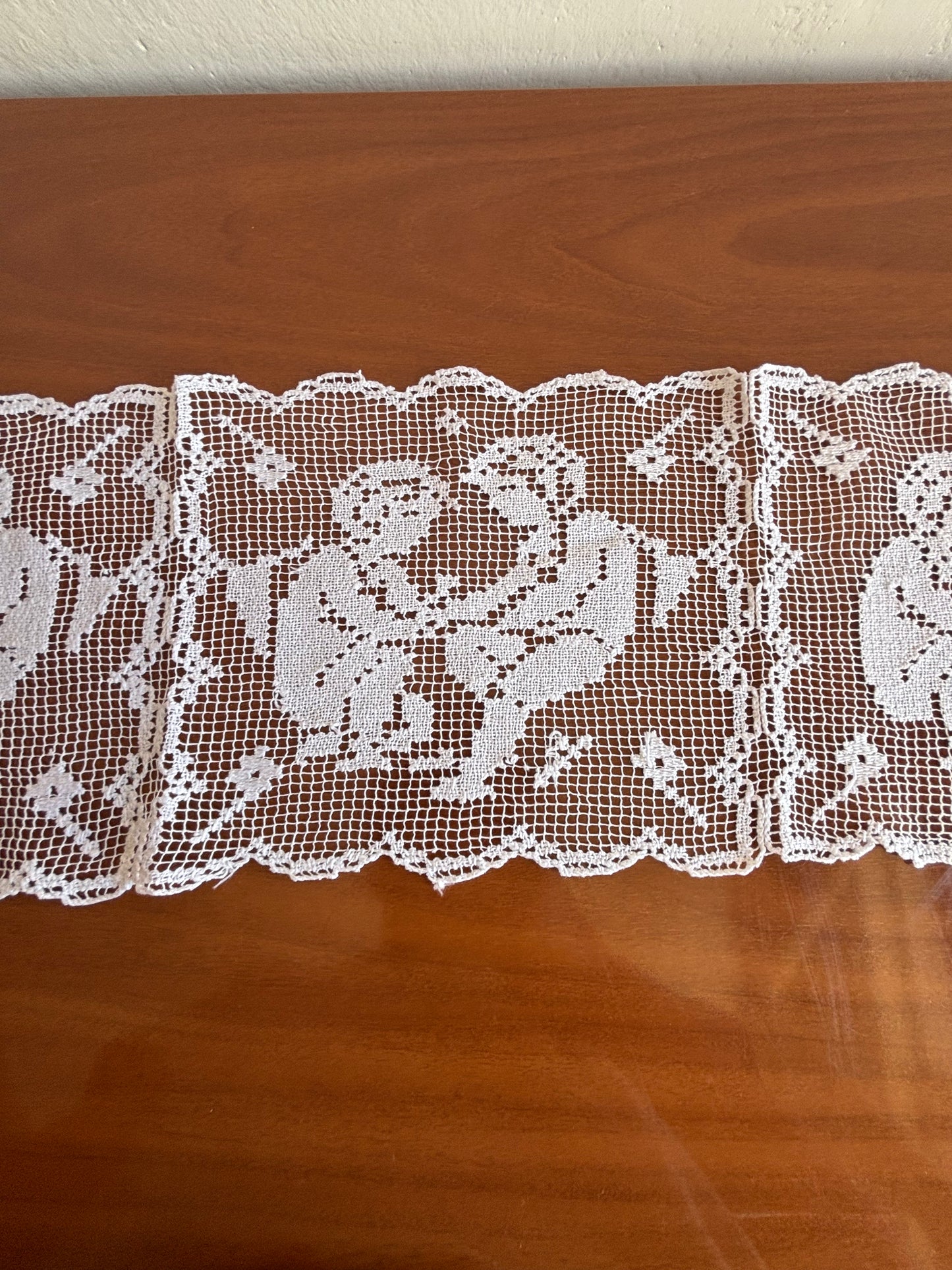 Set di inserzioni in filè lavorate interamente a mano – decorazioni floreali e angeli
