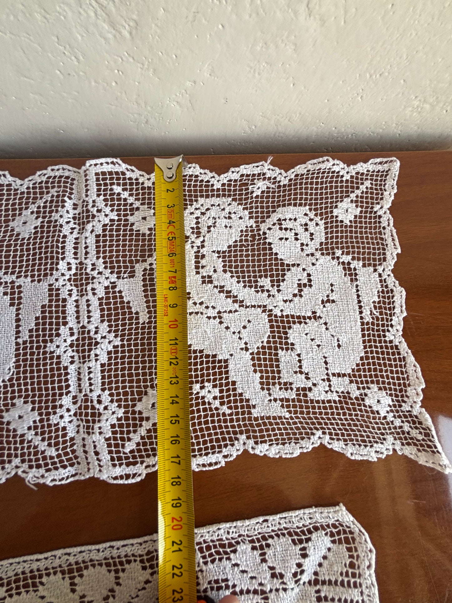 Set di inserzioni in filè lavorate interamente a mano – decorazioni floreali e angeli