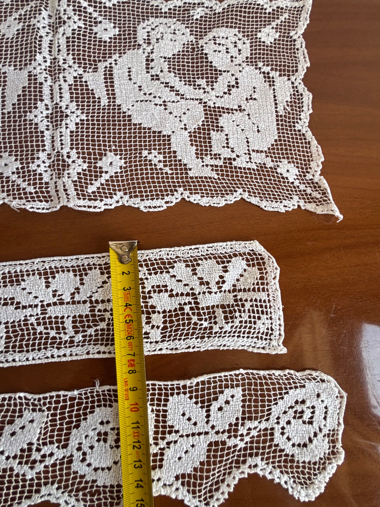 Set di inserzioni in filè lavorate interamente a mano – decorazioni floreali e angeli