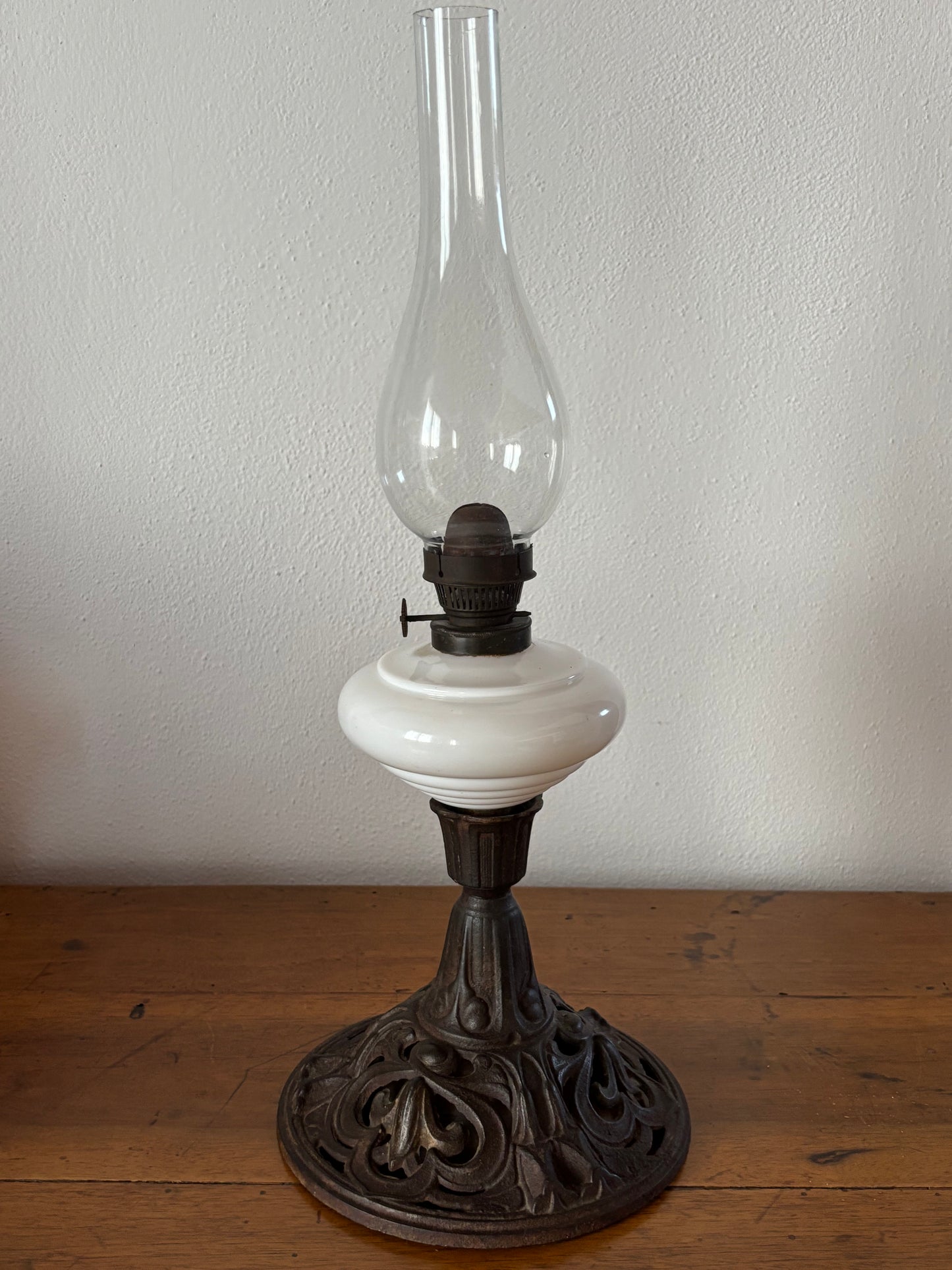 Lampada a Petrolio Antica in Ceramica e Metallo – Anni '20-'40 – Stile Art Déco