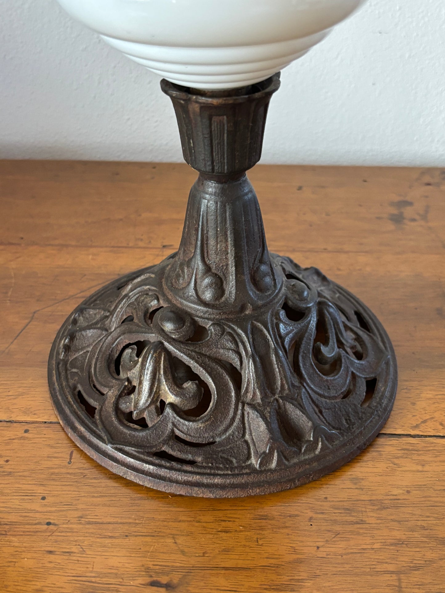 Lampada a Petrolio Antica in Ceramica e Metallo – Anni '20-'40 – Stile Art Déco