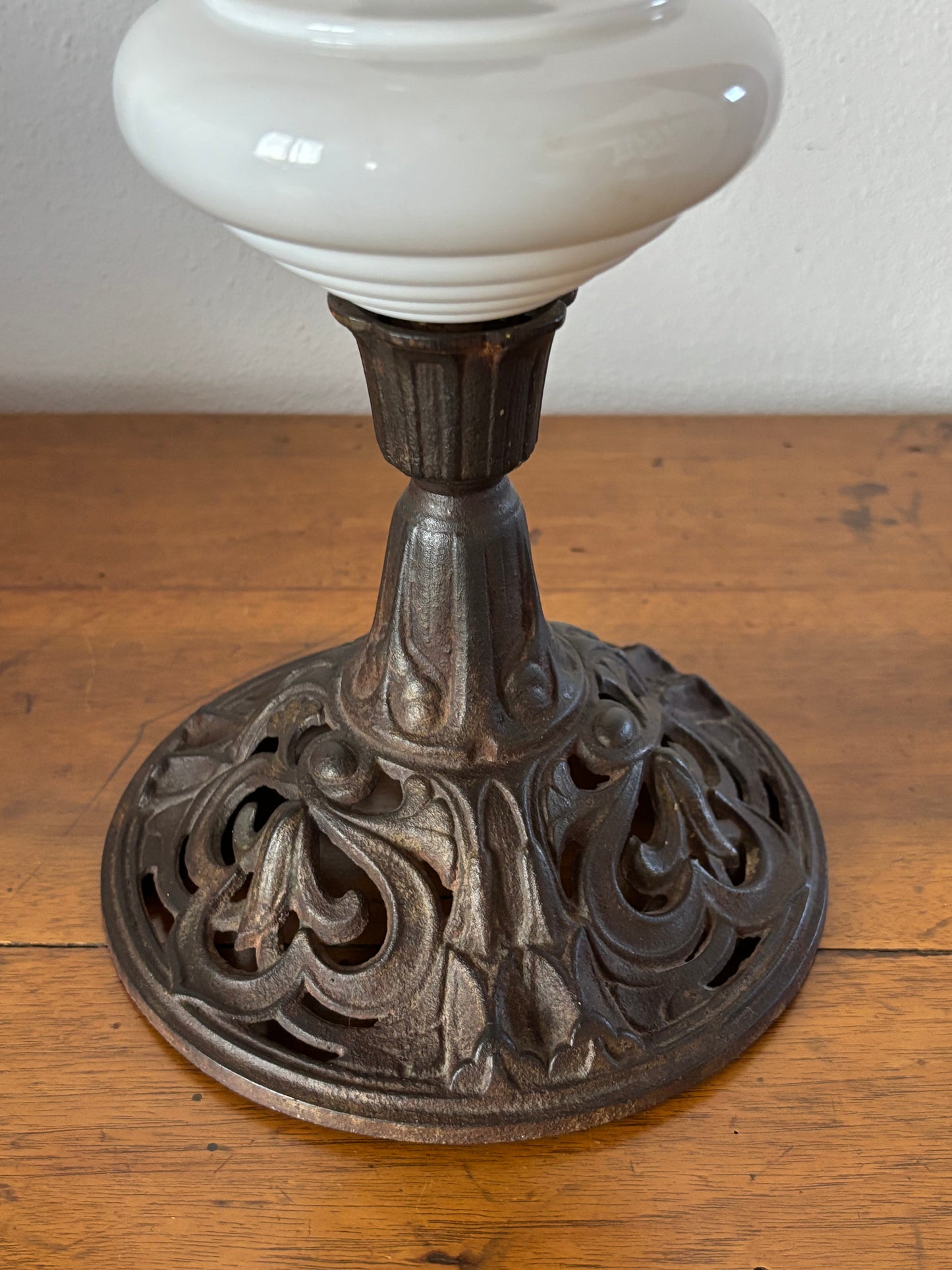 Lampada a Petrolio Antica in Ceramica e Metallo – Anni '20-'40 – Stile Art Déco