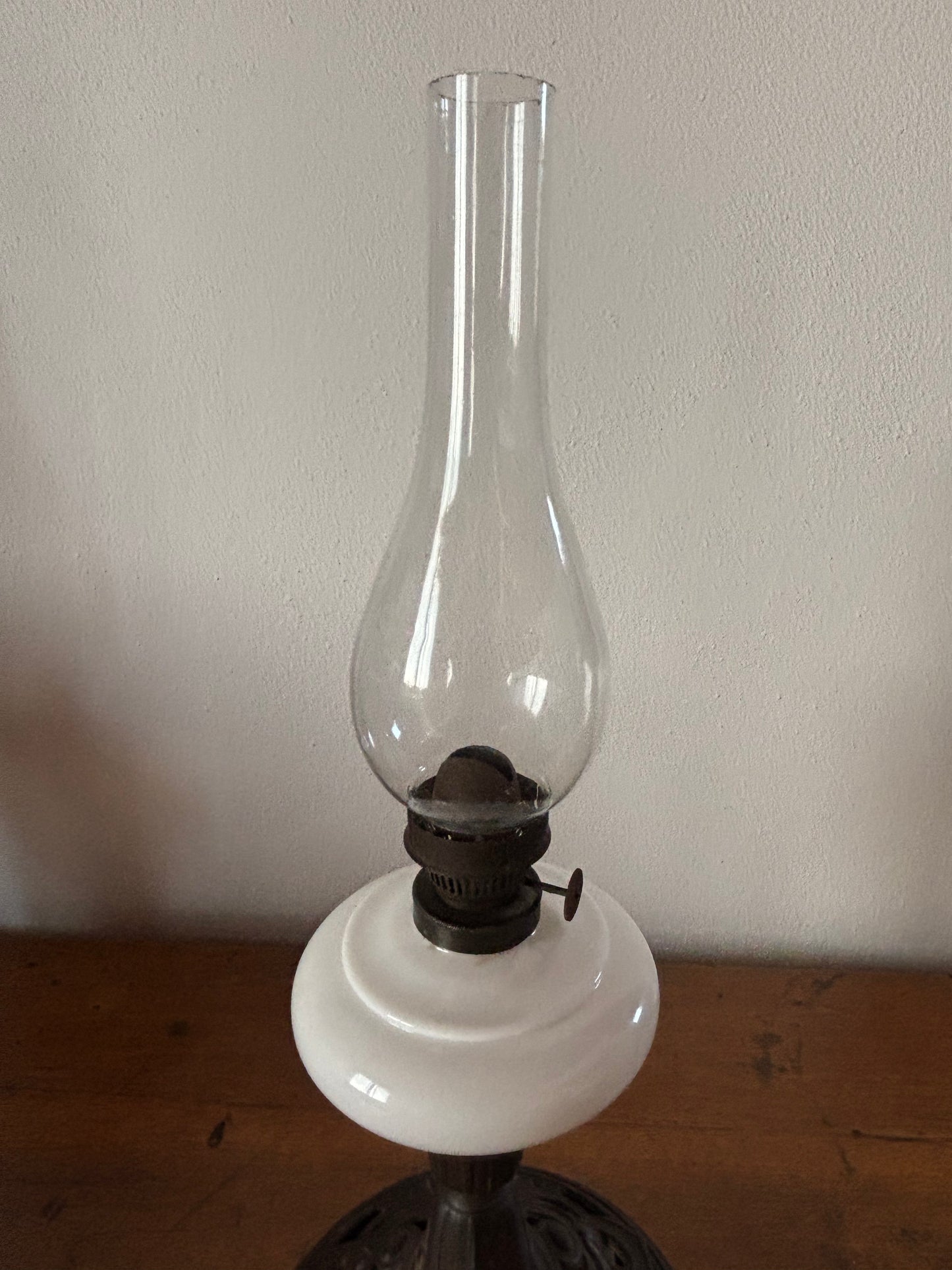 Lampada a Petrolio Antica in Ceramica e Metallo – Anni '20-'40 – Stile Art Déco