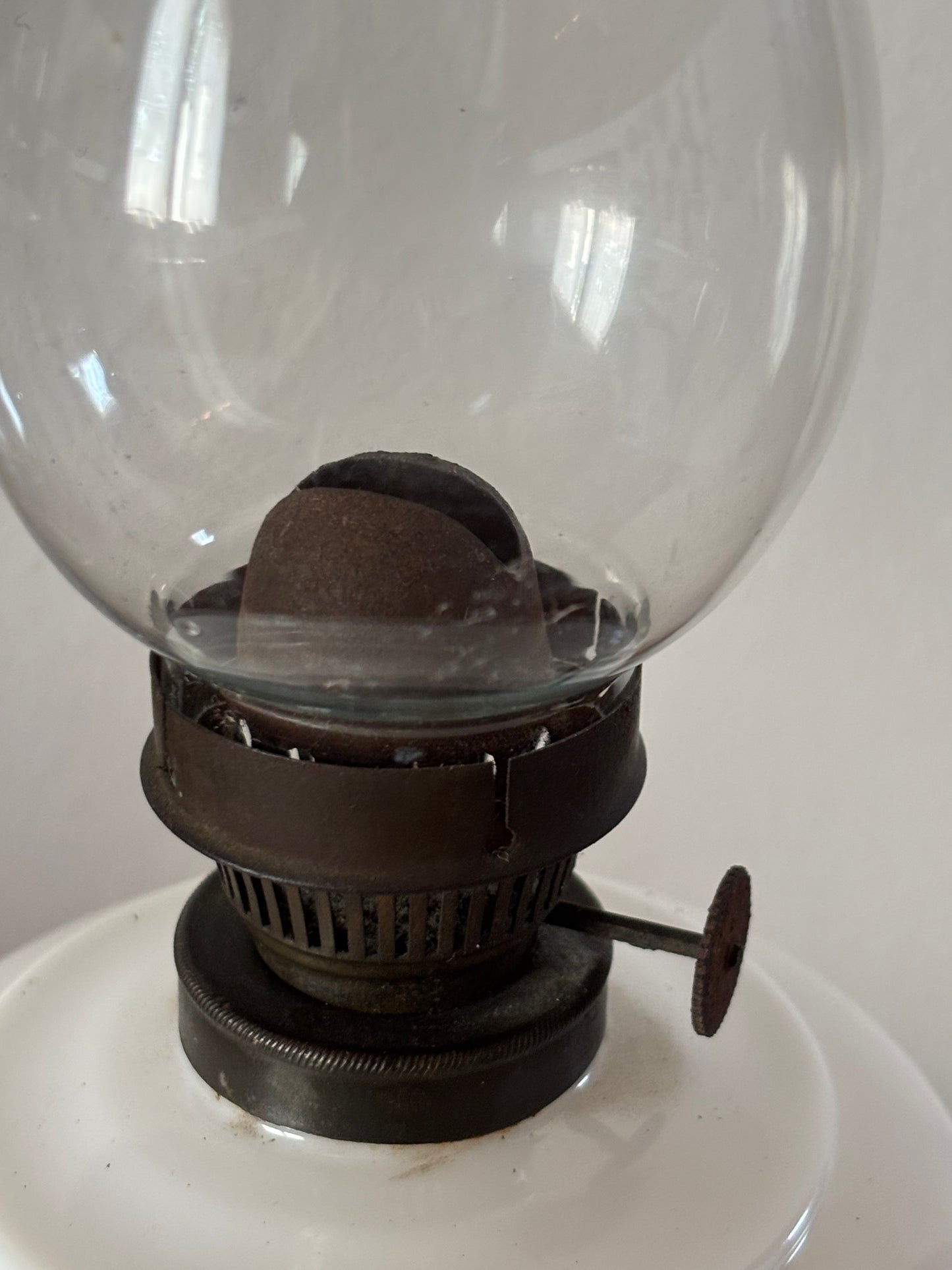 Lampada a Petrolio Antica in Ceramica e Metallo – Anni '20-'40 – Stile Art Déco