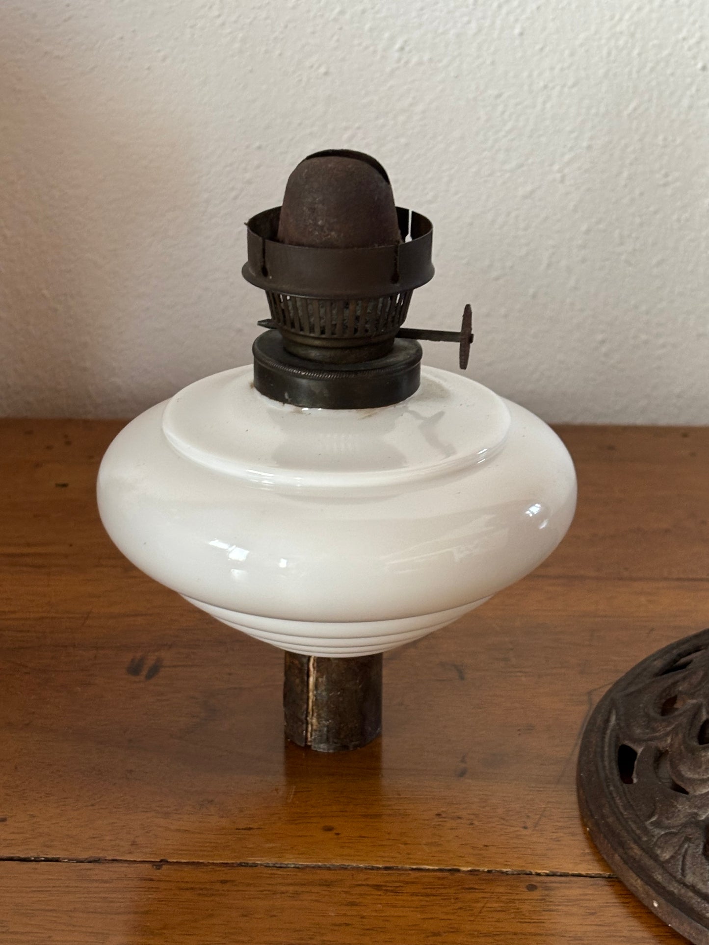 Lampada a Petrolio Antica in Ceramica e Metallo – Anni '20-'40 – Stile Art Déco