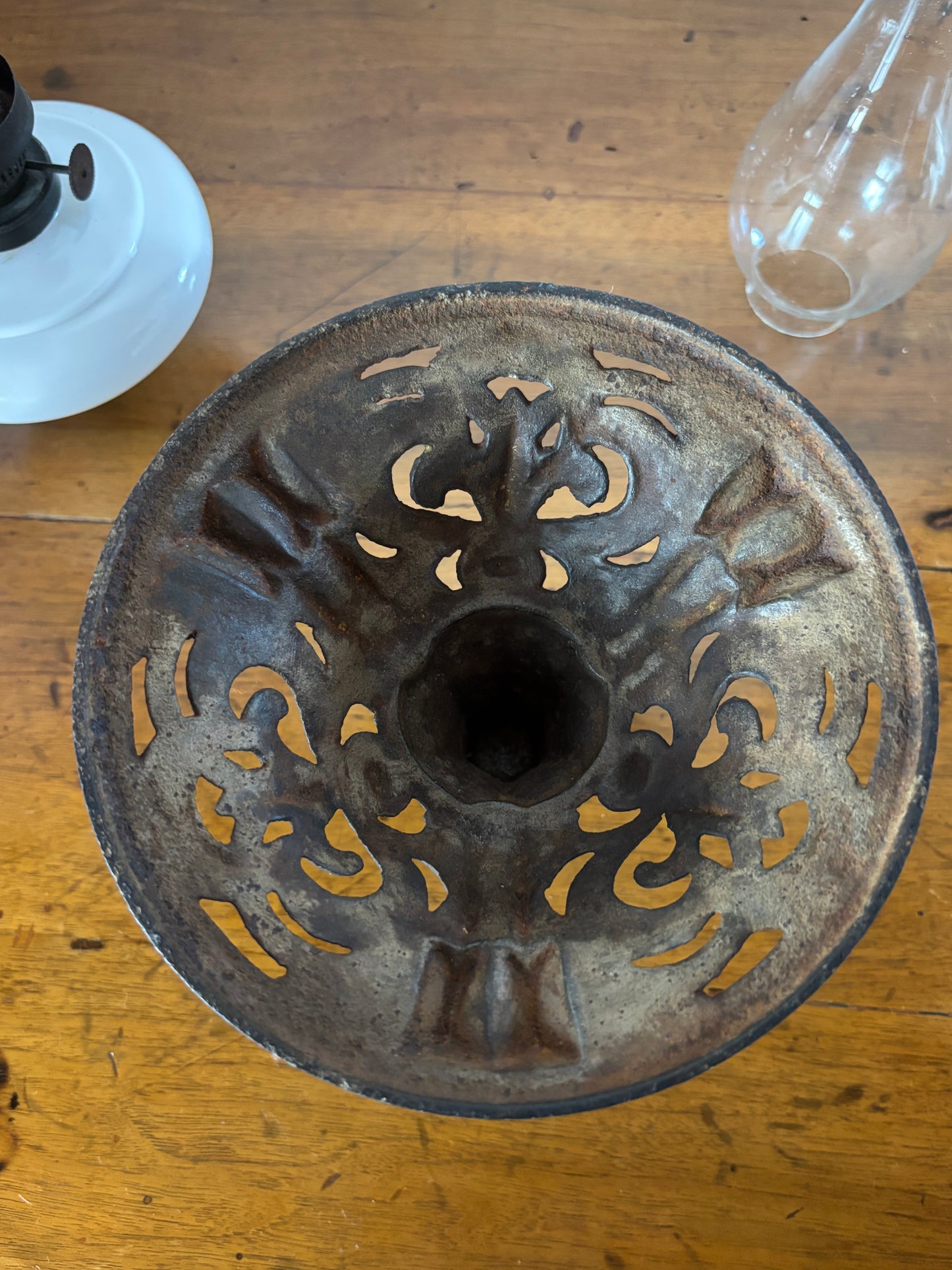 Lampada a Petrolio Antica in Ceramica e Metallo – Anni '20-'40 – Stile Art Déco