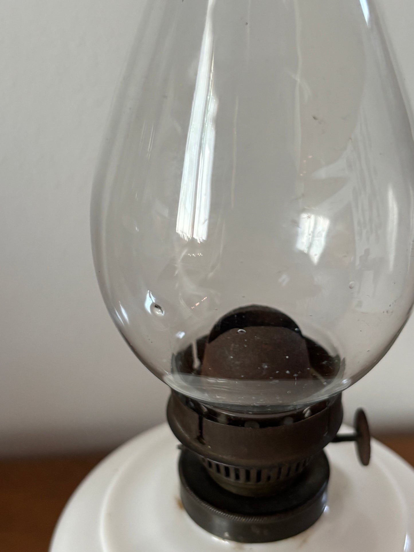Lampada a Petrolio Antica in Ceramica e Metallo – Anni '20-'40 – Stile Art Déco