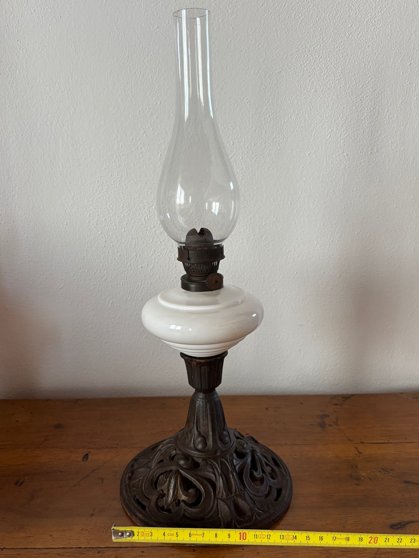Lampada a Petrolio Antica in Ceramica e Metallo – Anni '20-'40 – Stile Art Déco