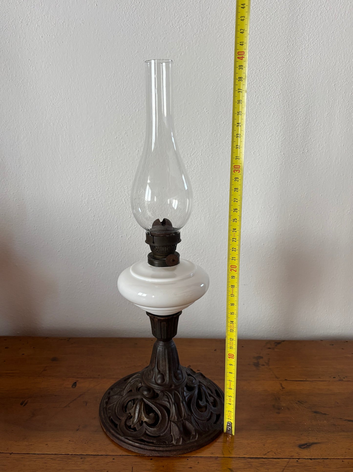 Lampada a Petrolio Antica in Ceramica e Metallo – Anni '20-'40 – Stile Art Déco
