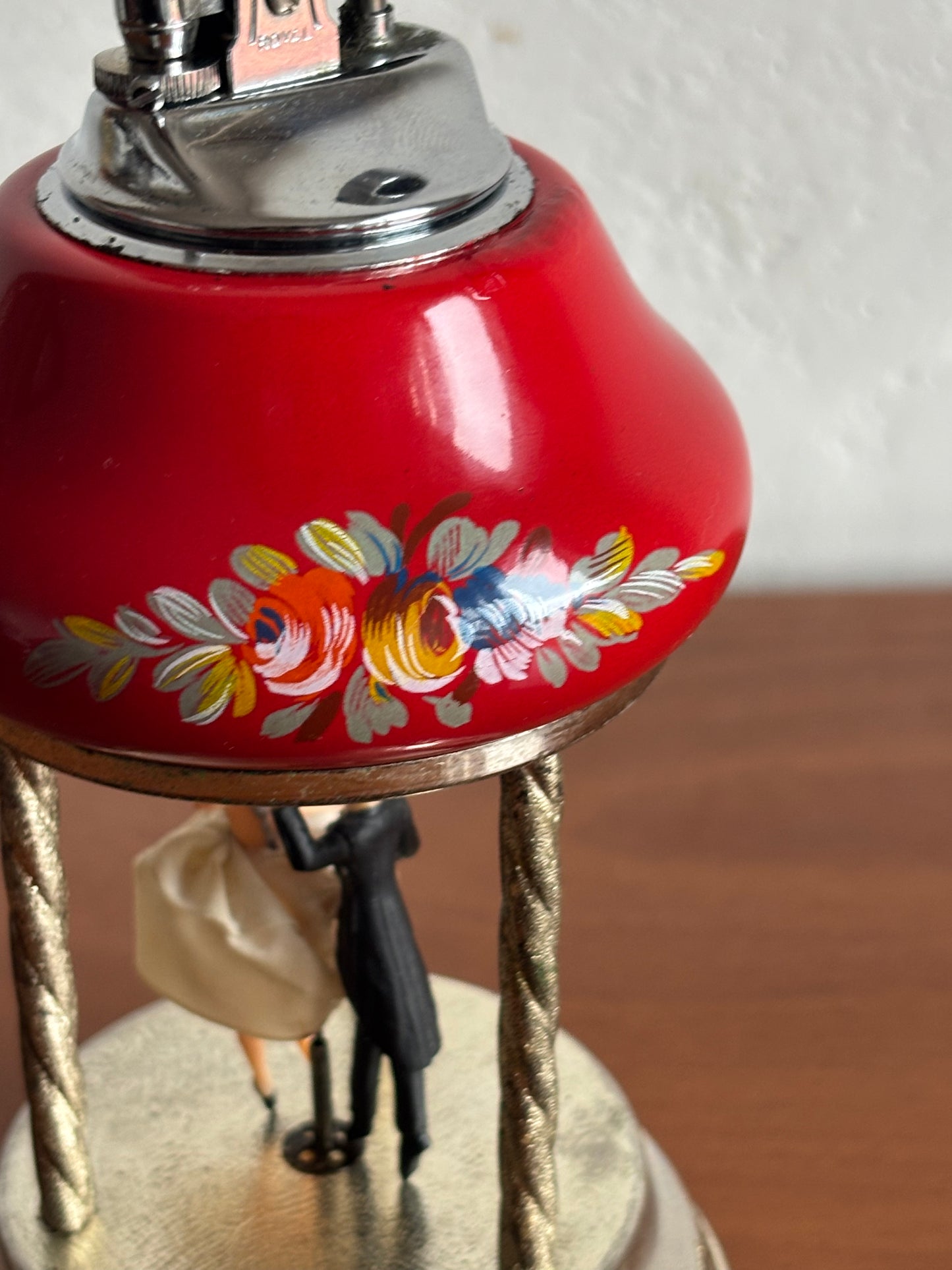Vintage‑Feuerzeug mit Reuge‑Spieluhr