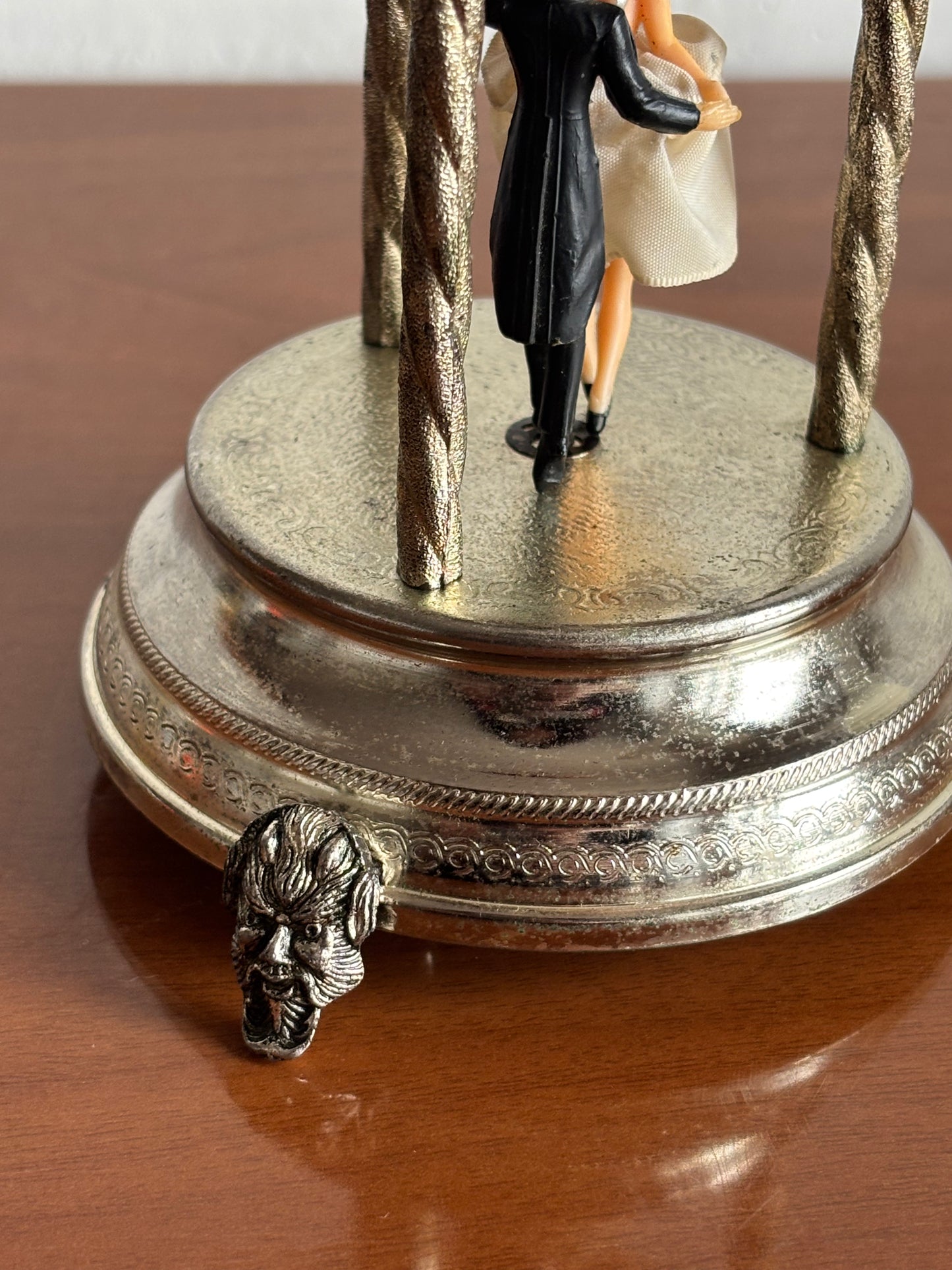 Vintage‑Feuerzeug mit Reuge‑Spieluhr