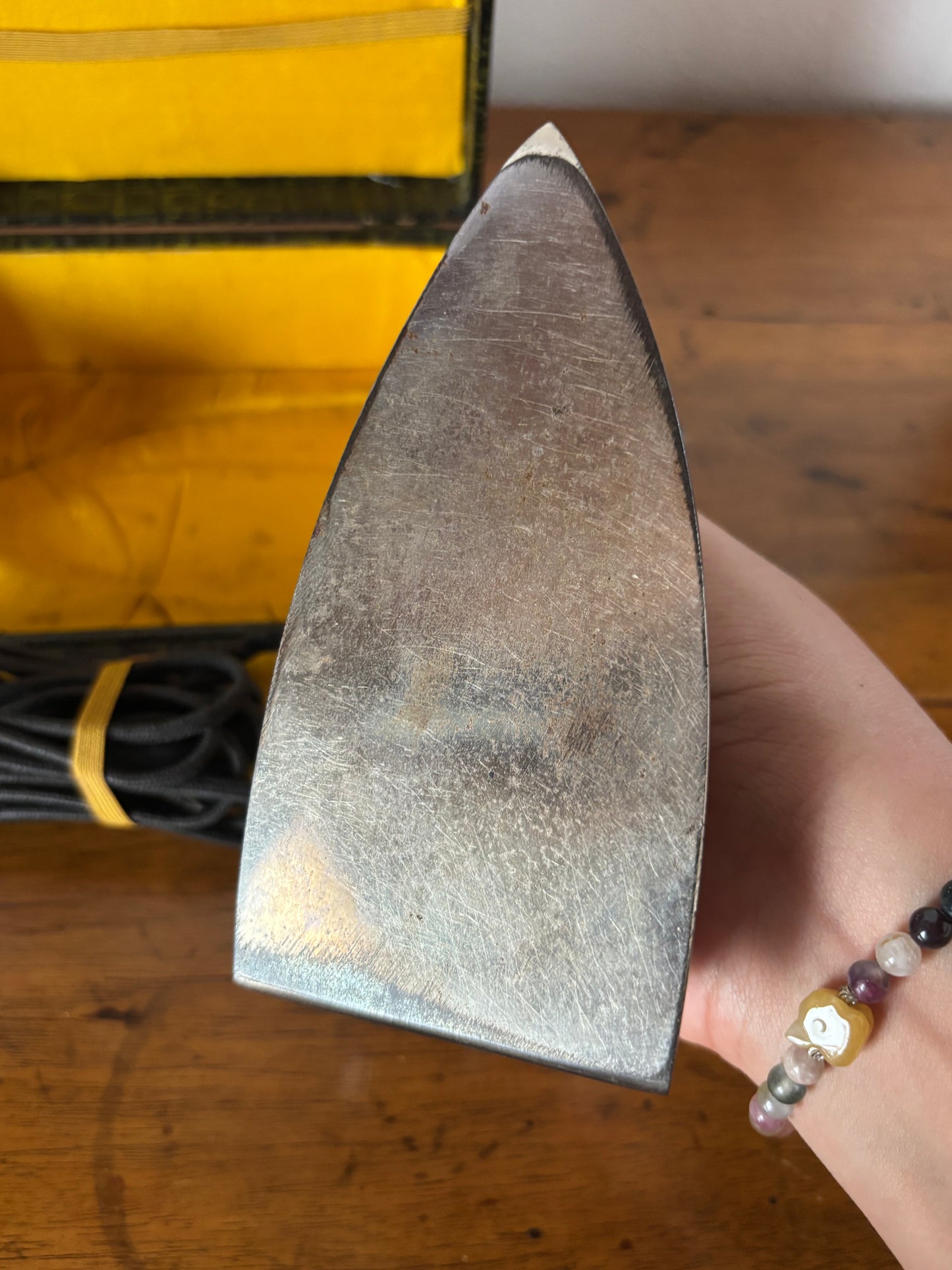 Ferro da Stiro Portatile Vintage con Manico in Legno