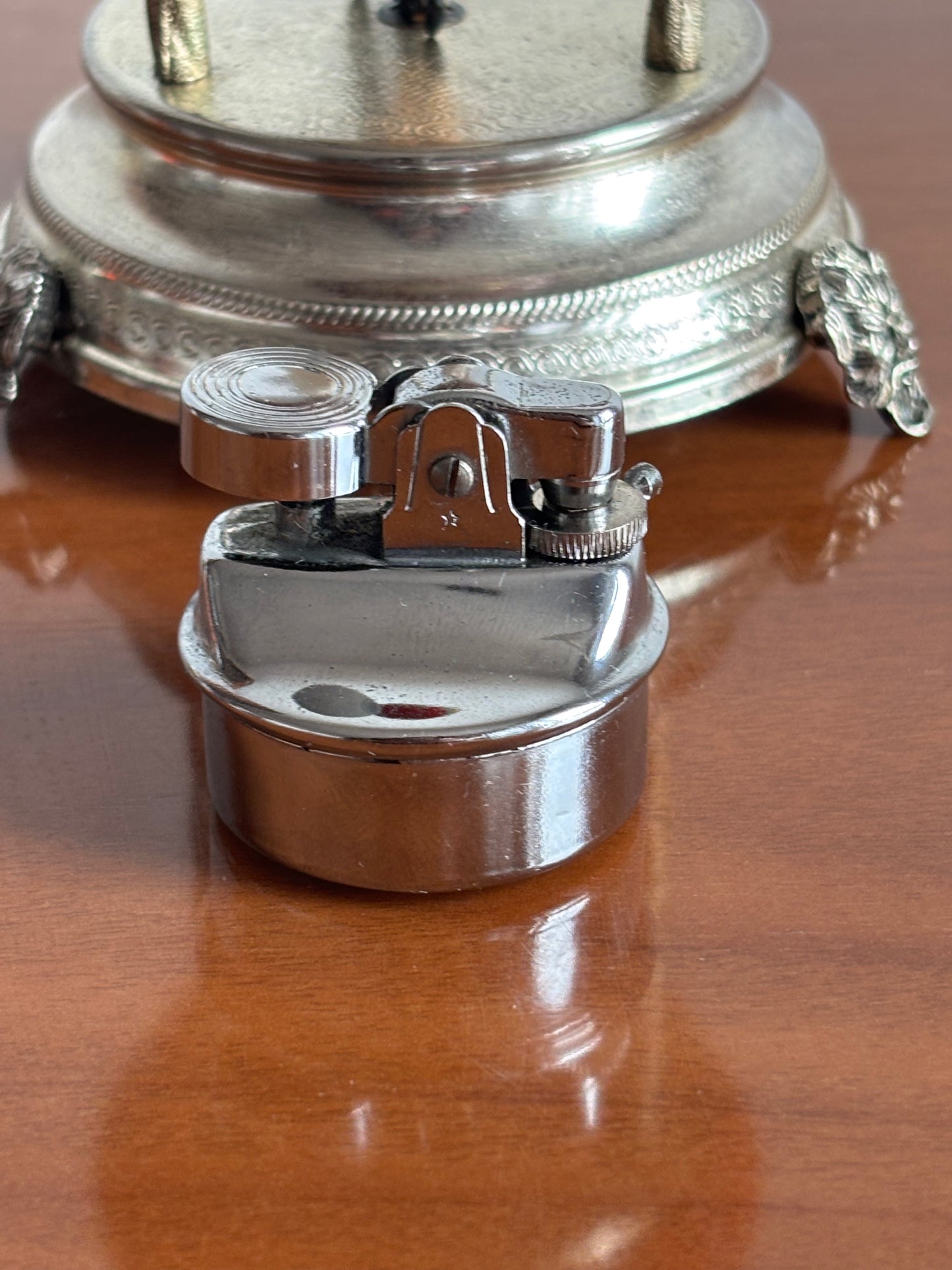Vintage‑Feuerzeug mit Reuge‑Spieluhr