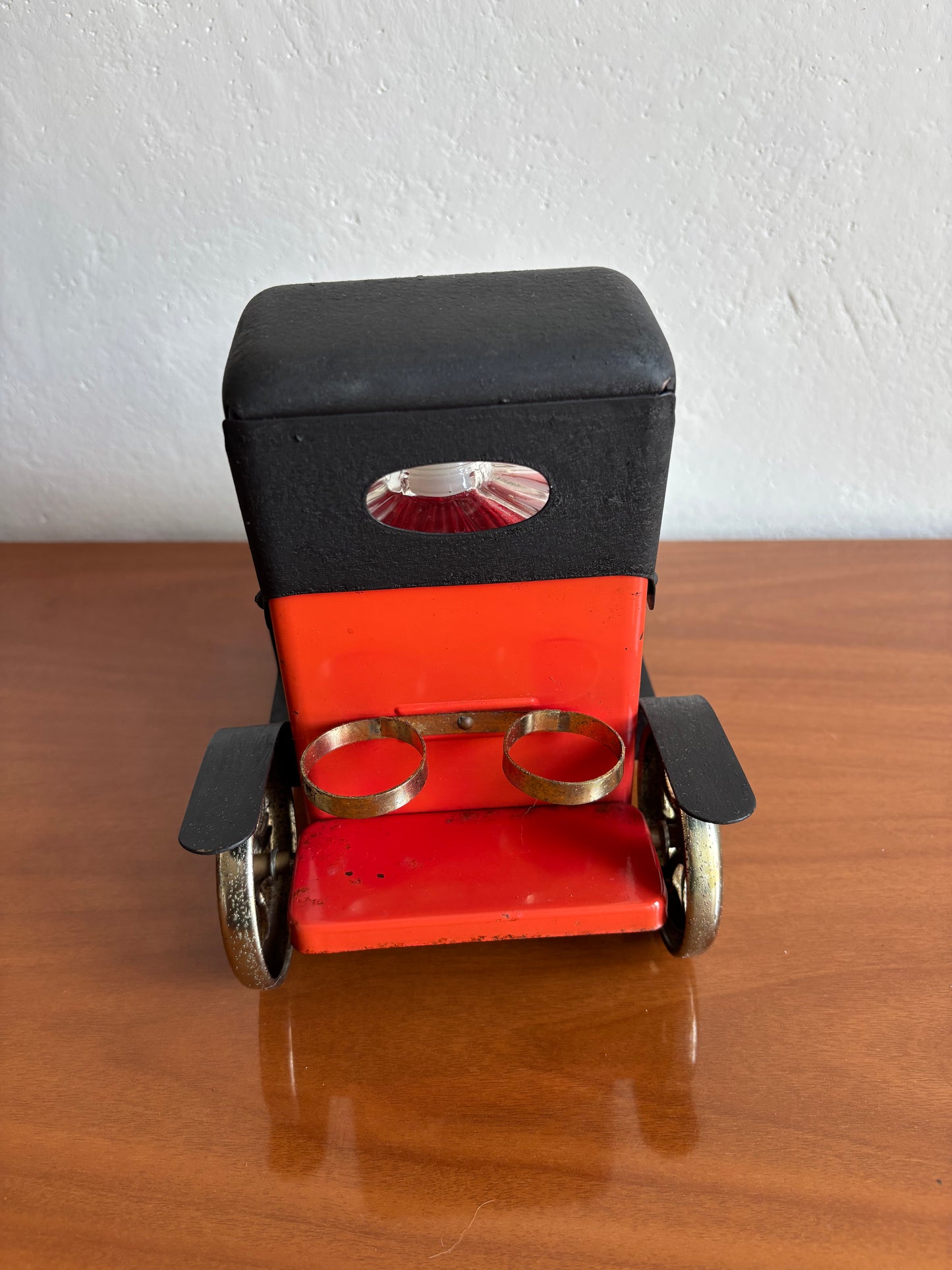 Carillon vintage da collezione a forma di automobile “Modello T” con bottiglia e bicchierini