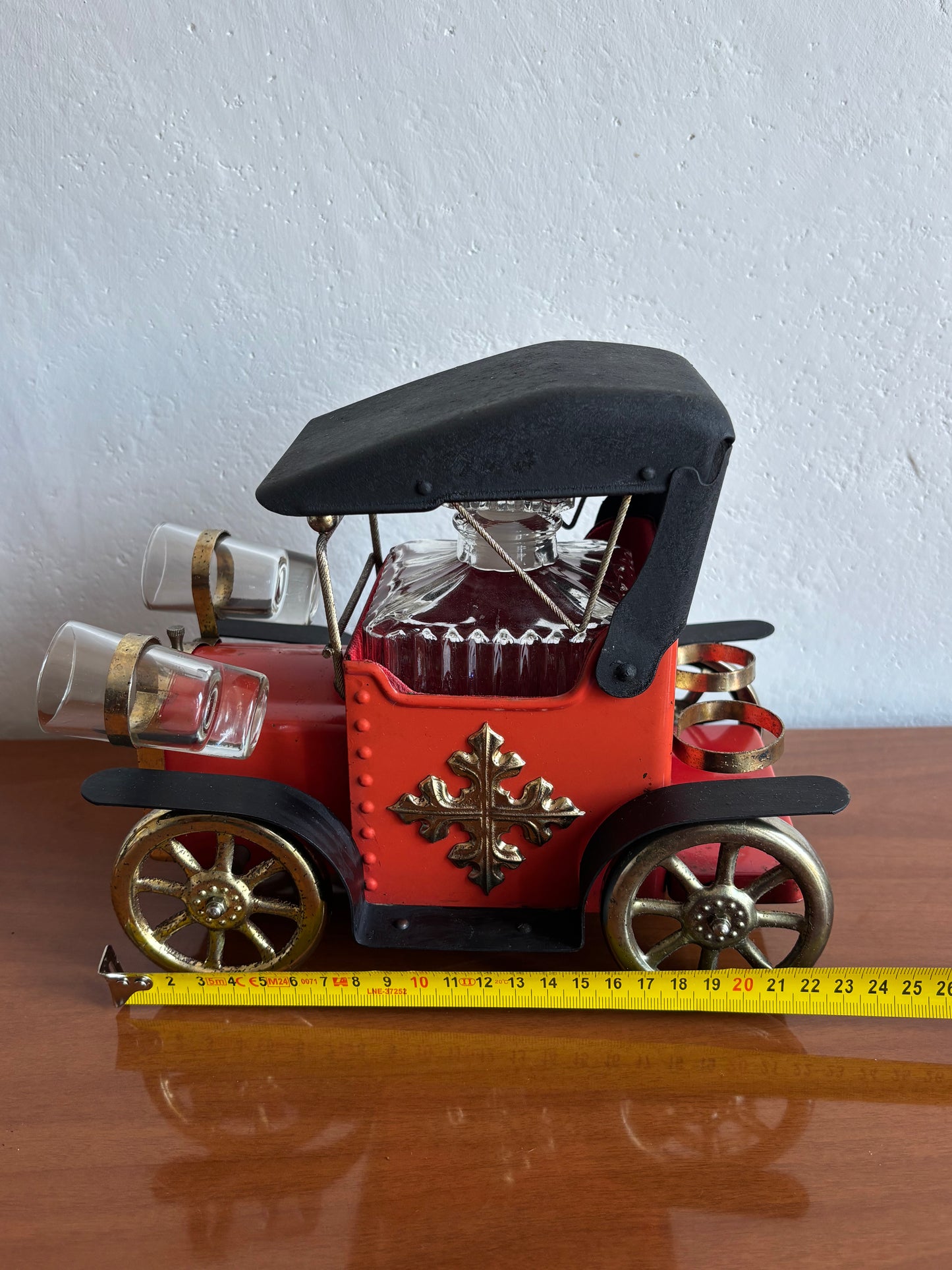 Carillon vintage da collezione a forma di automobile “Modello T” con bottiglia e bicchierini