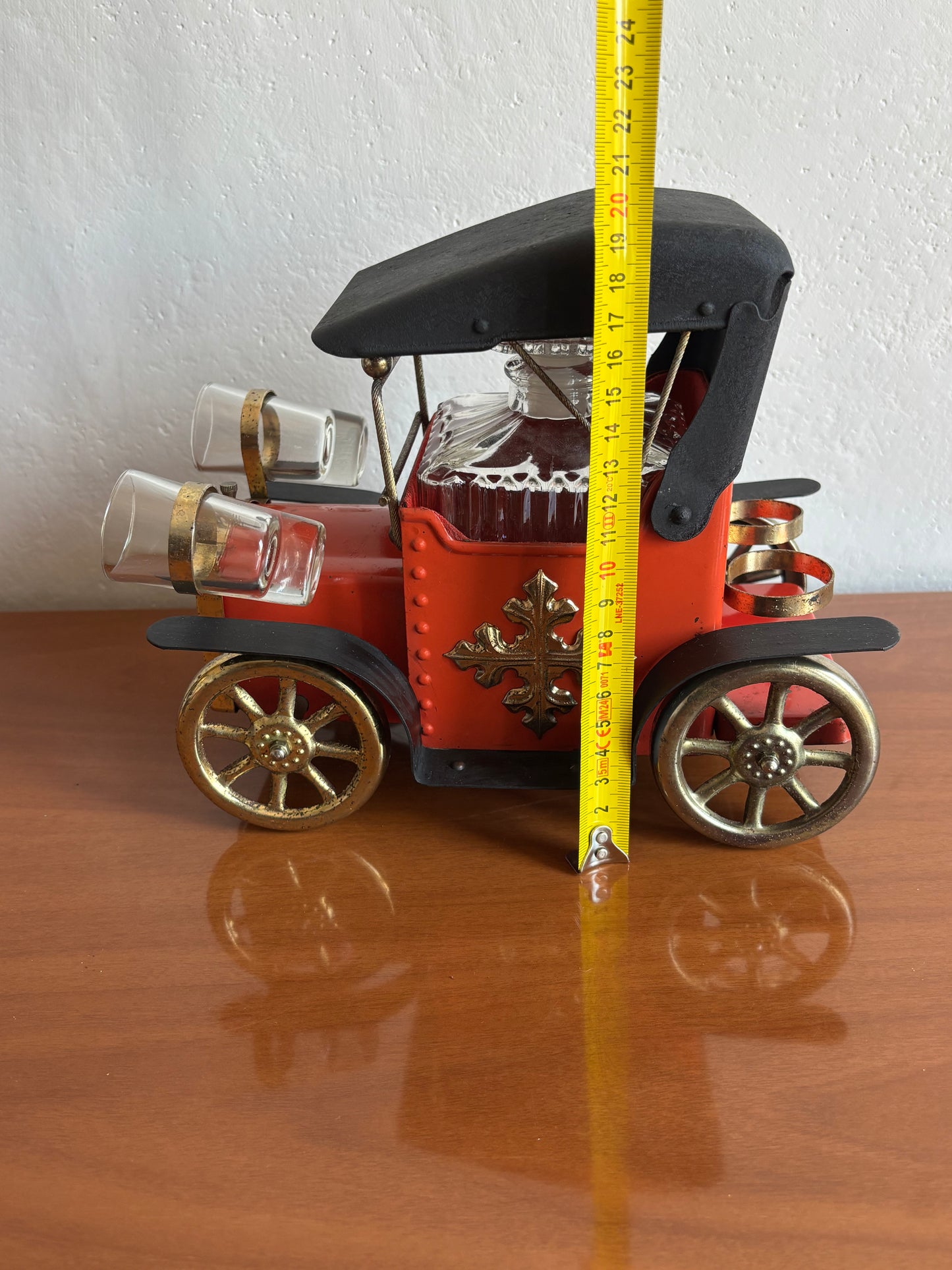 Carillon vintage da collezione a forma di automobile “Modello T” con bottiglia e bicchierini