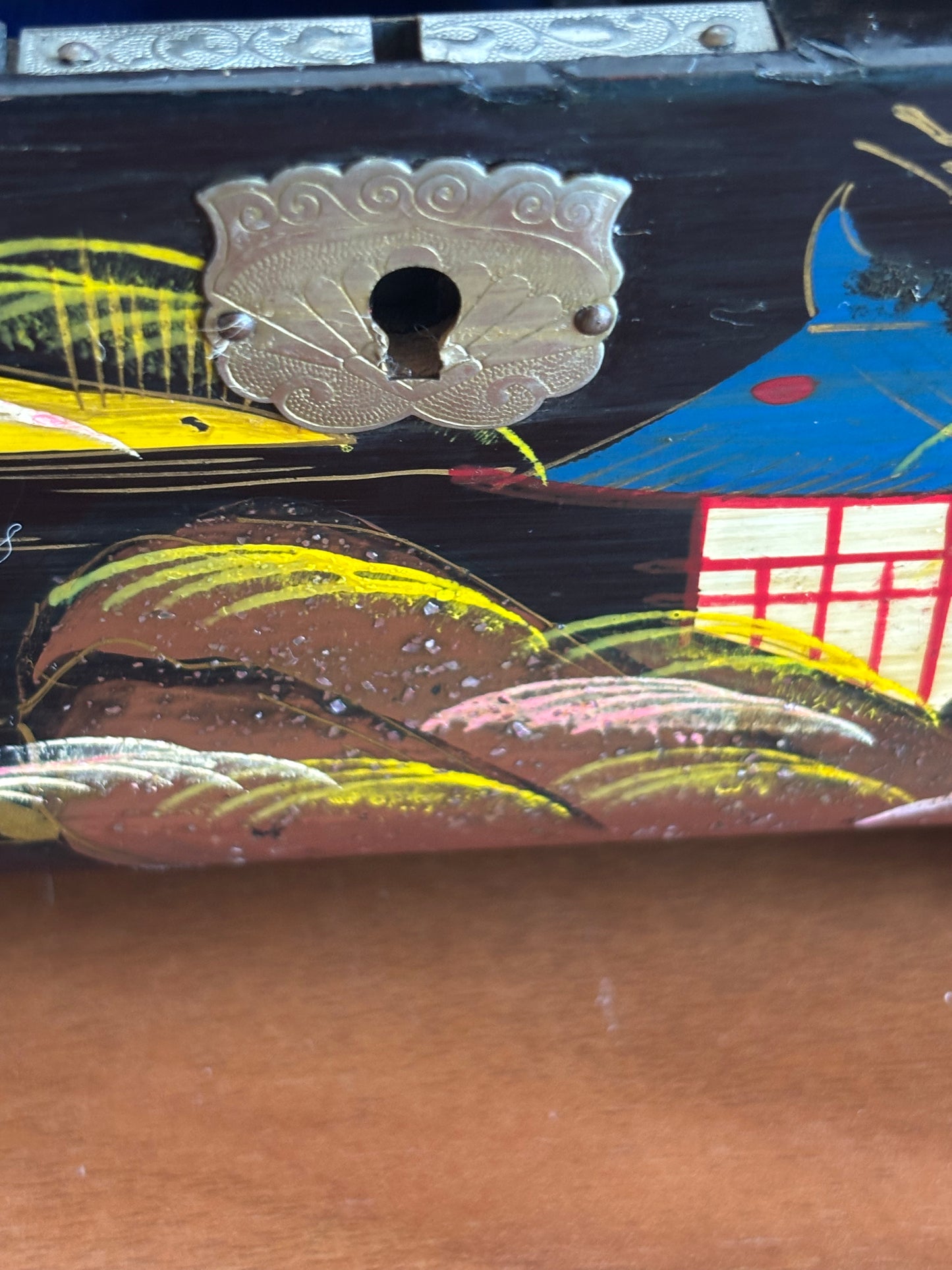 Vintage‑Schmuckkästchen aus Japan mit Spieluhr und bemaltem Spiegel