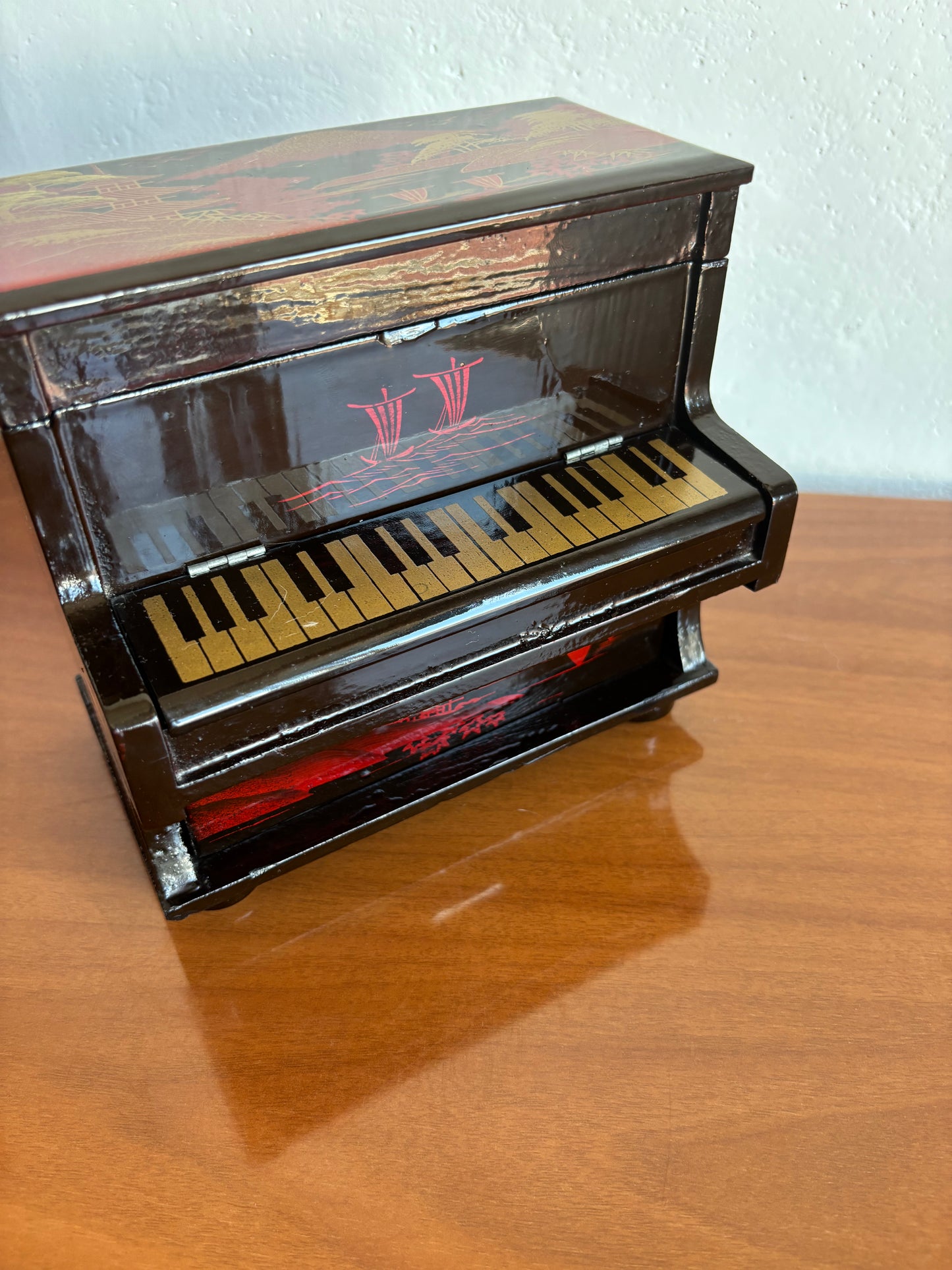 Portagioie giapponese vintage a forma di pianoforte con carillon funzionante