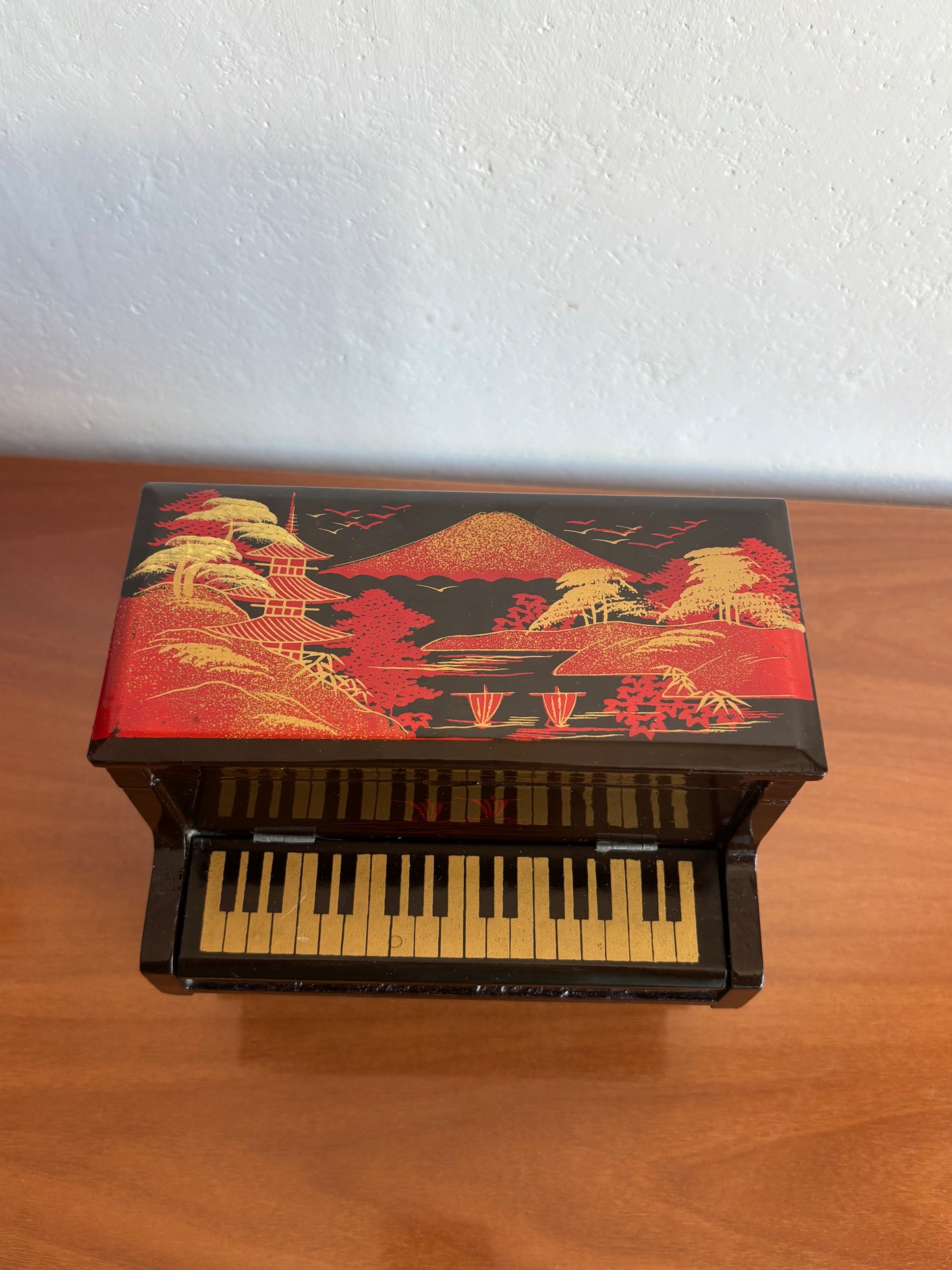 Portagioie giapponese vintage a forma di pianoforte con carillon funzionante