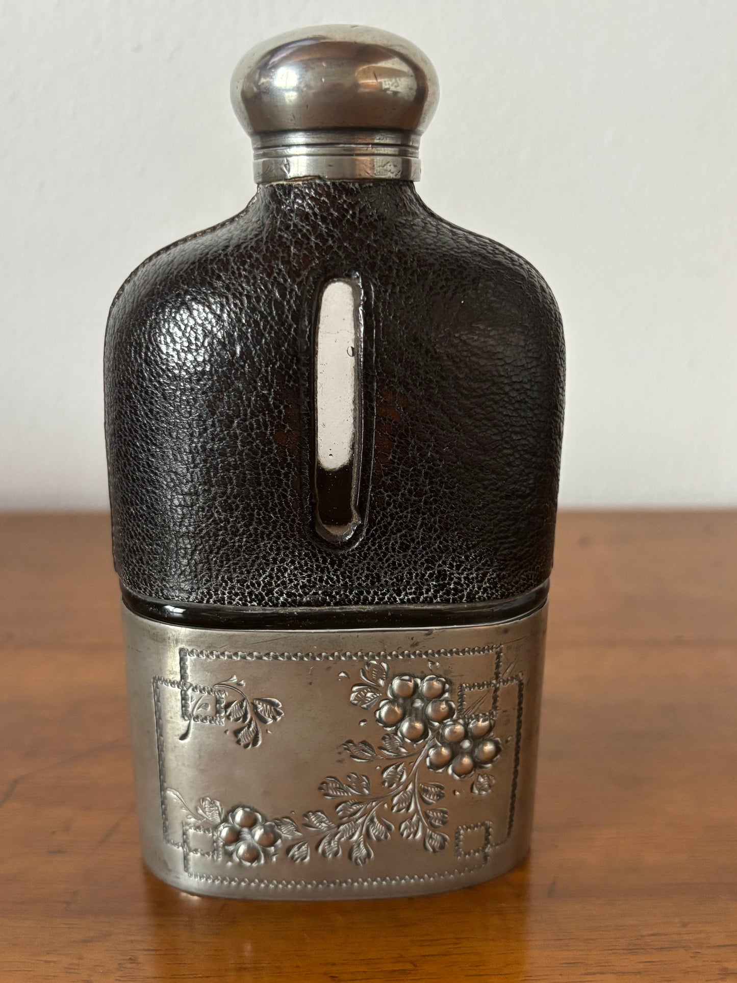 Fiaschetta Tascabile Vintage in Vetro e Metallo con Rivestimento in Pelle – Collezionismo Retrò