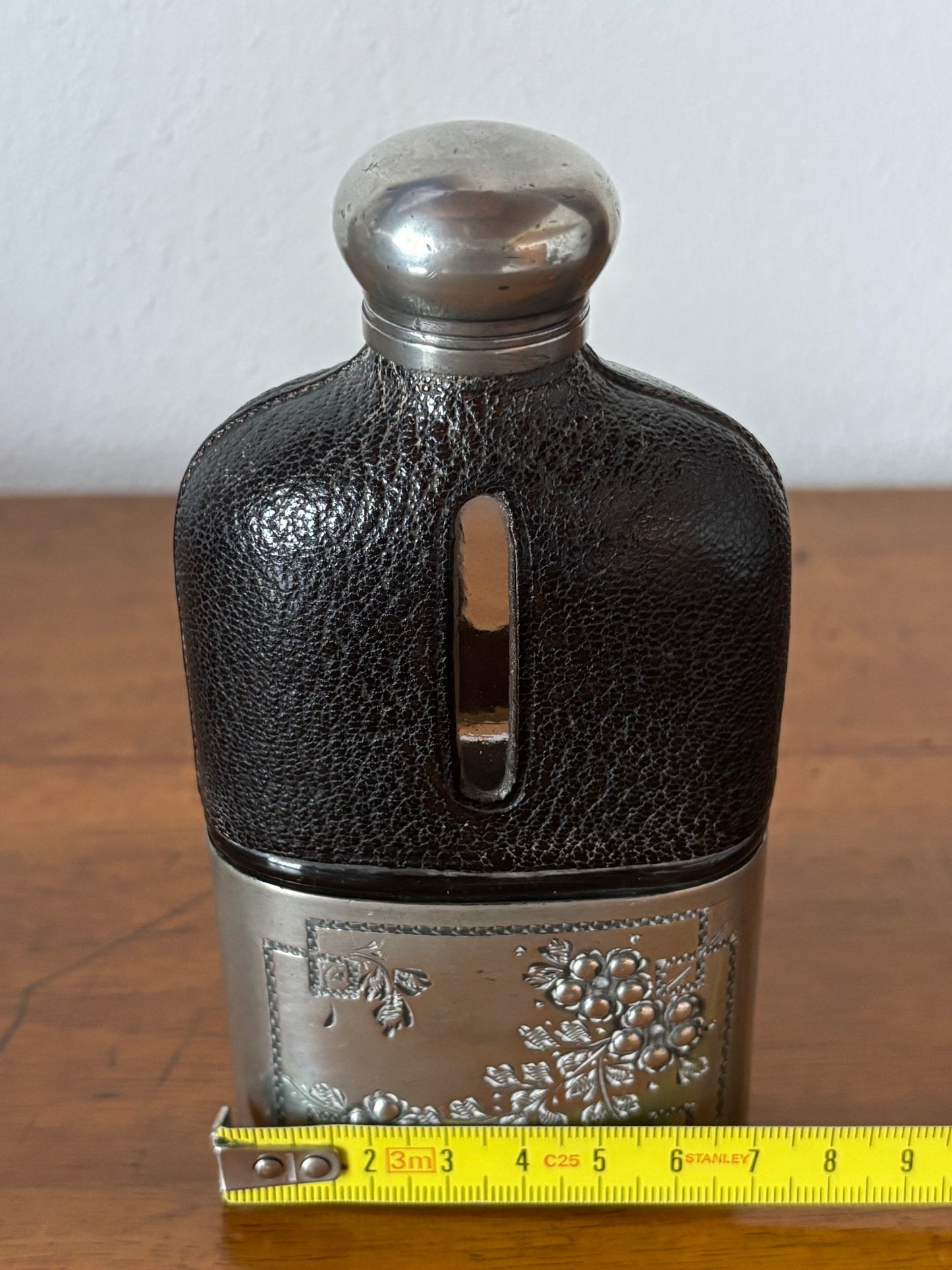 Fiaschetta Tascabile Vintage in Vetro e Metallo con Rivestimento in Pelle – Collezionismo Retrò