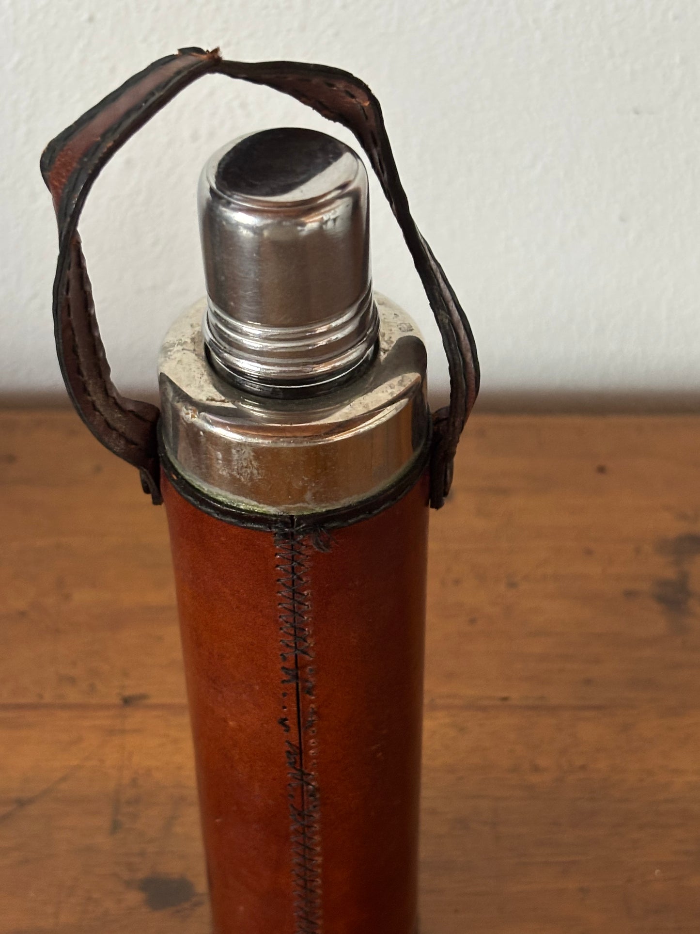 Fiaschetta Portatile per Whisky Vintage in Vetro con Rivestimento in Similpelle e Coperchio in Metallo