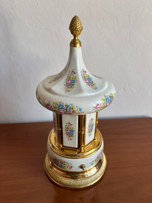 Portasigarette musicale in ceramica bianca con decorazione floreale