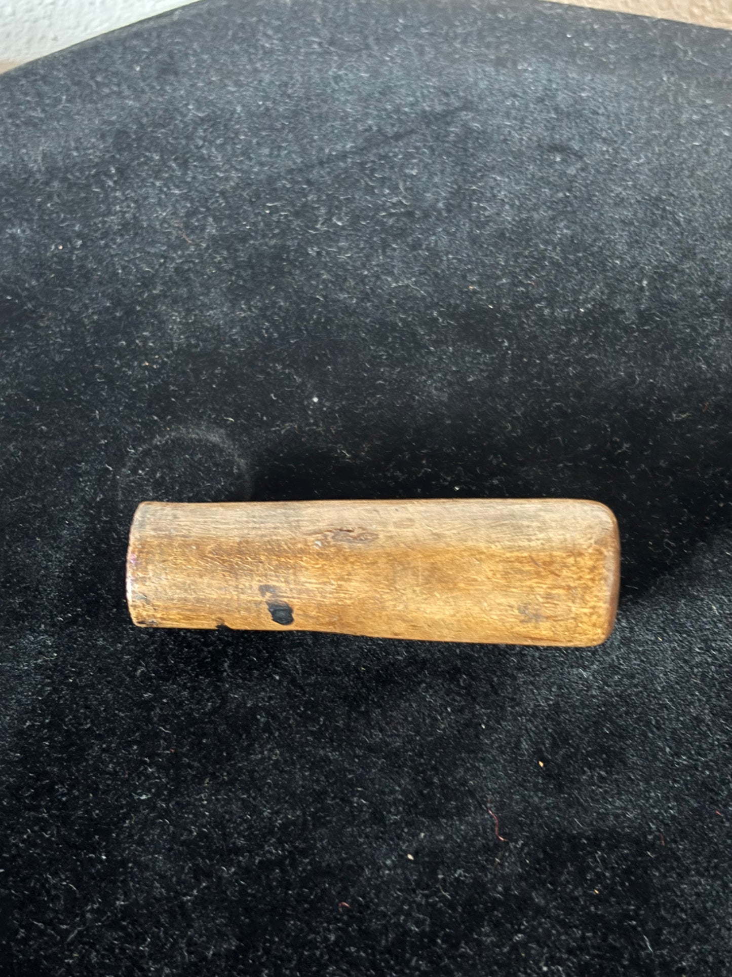 Timbro Vintage in Metallo con Manico in Legno – Incisione Artigianale con Motivo Ornamentale