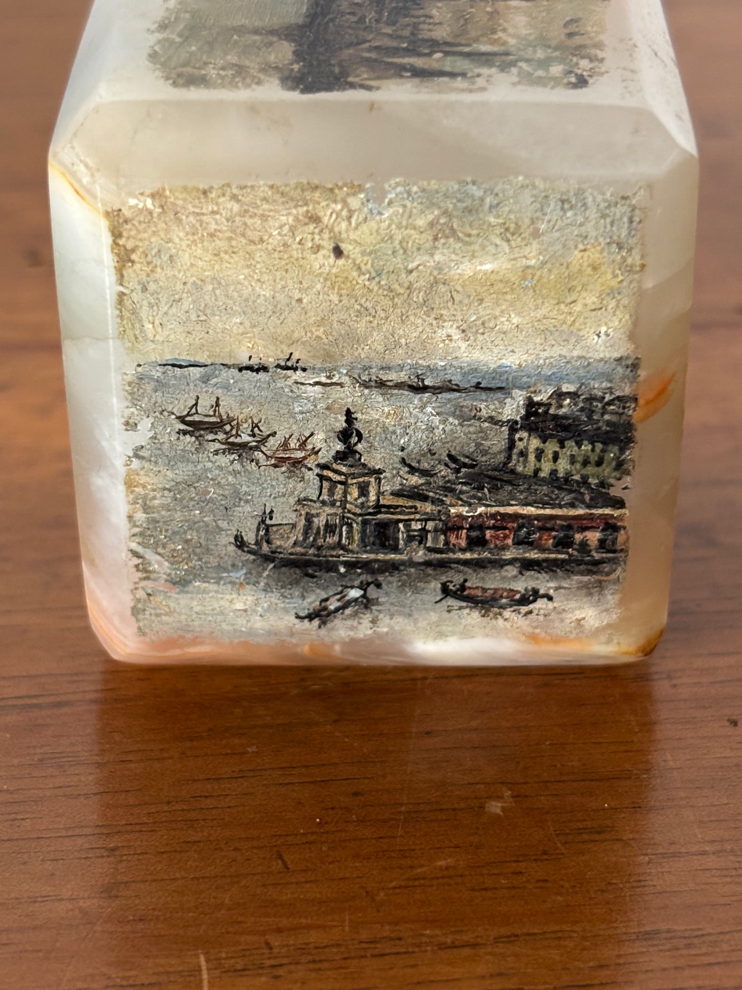Cubo Fermacarte in Onice con Dipinti a Mano – Vedute della Laguna Veneziana