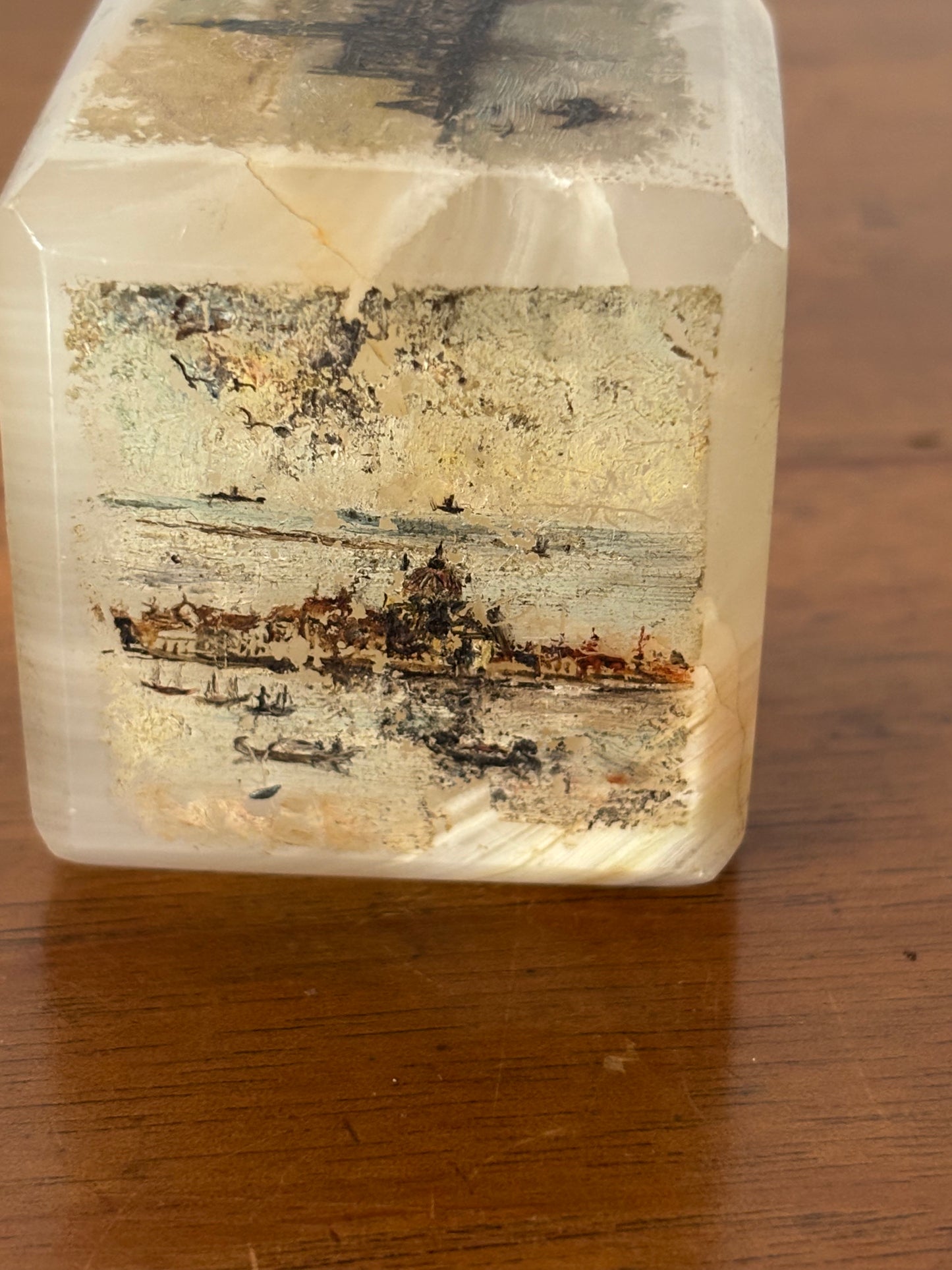 Cubo Fermacarte in Onice con Dipinti a Mano – Vedute della Laguna Veneziana