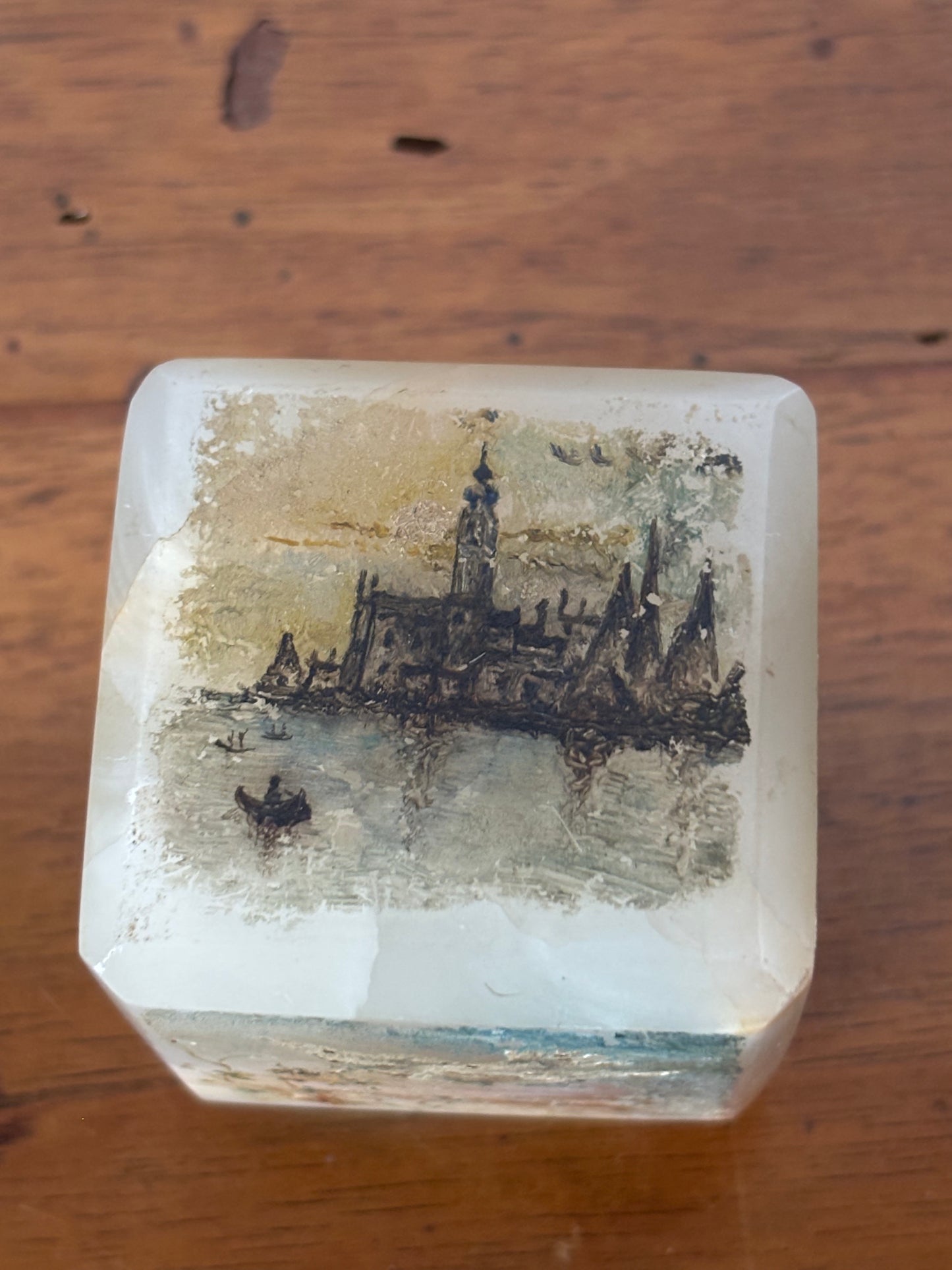 Cubo Fermacarte in Onice con Dipinti a Mano – Vedute della Laguna Veneziana
