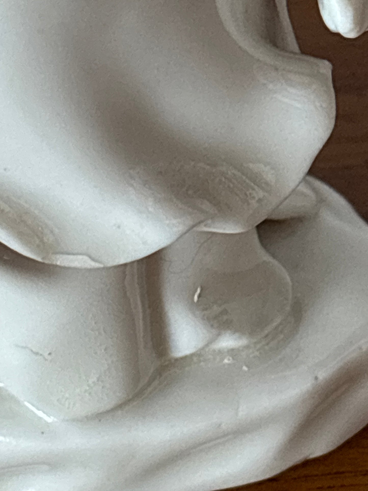 Statuina in Ceramica Bianca Cinese – Arciere Tradizionale