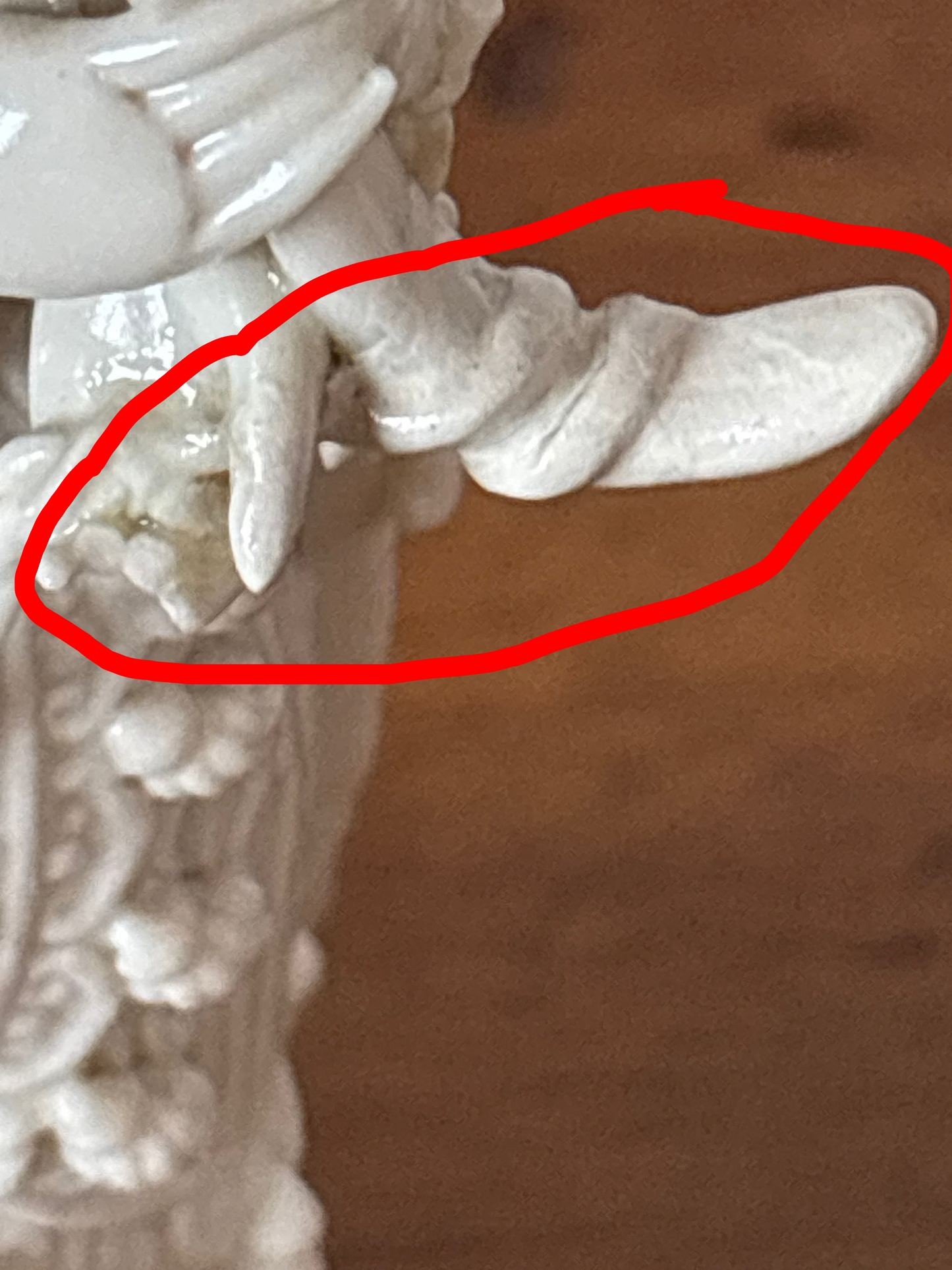 Statuina in Ceramica Bianca Cinese – Arciere Tradizionale