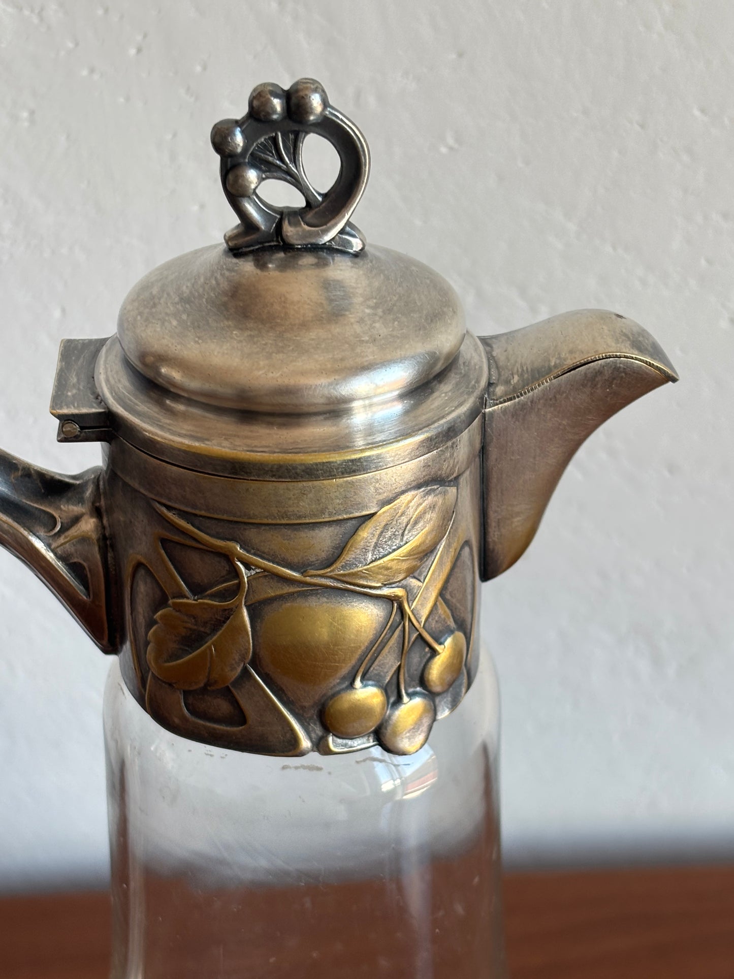 Vintage Liberty‑Style Carafe in Glass and Silvered Metal – Timeless Elegance