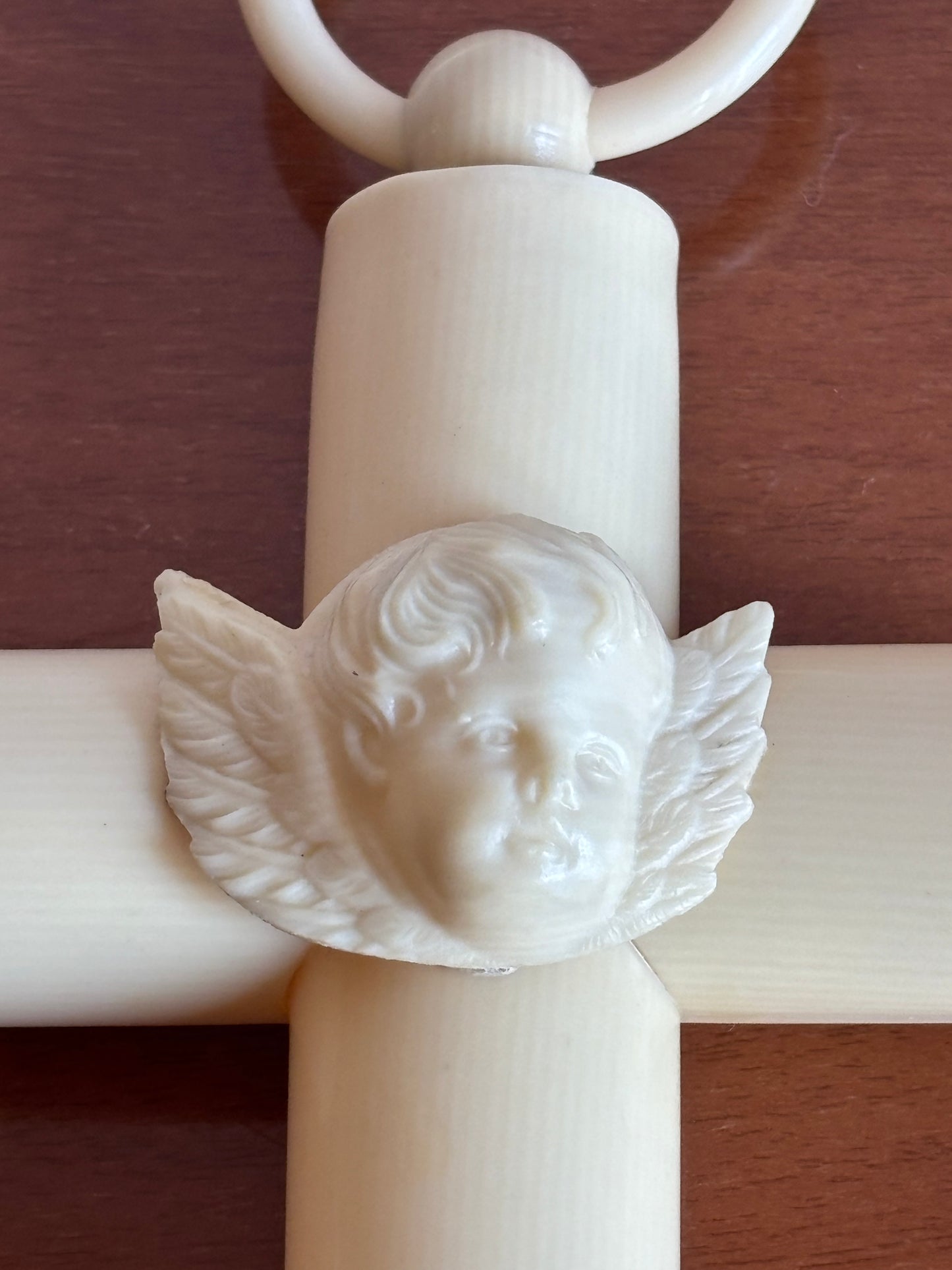 Französisches Wiegenkreuz mit Schutzengelchen