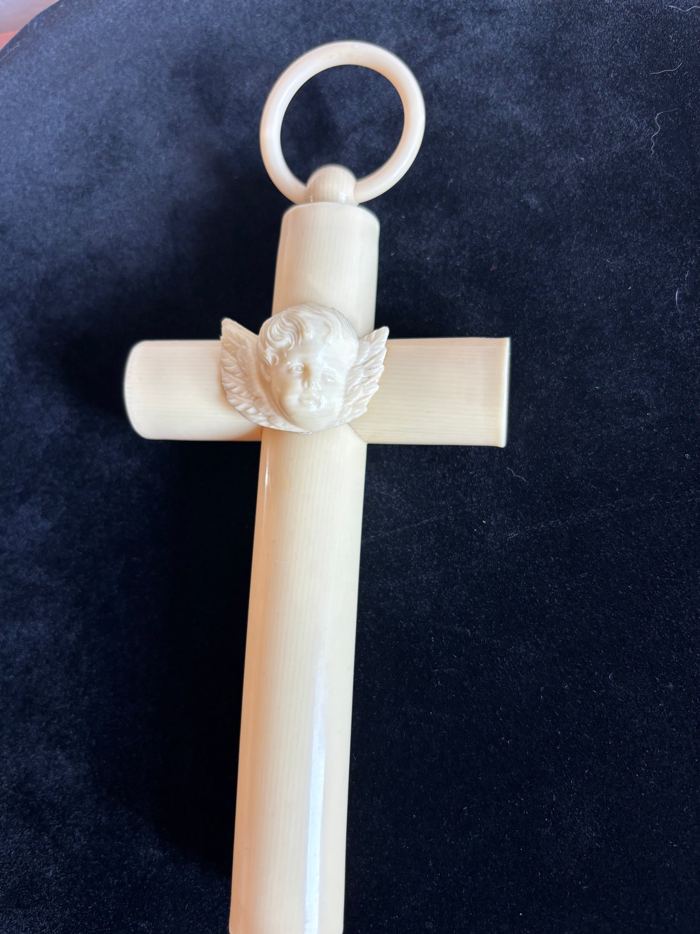 Französisches Wiegenkreuz mit Schutzengelchen