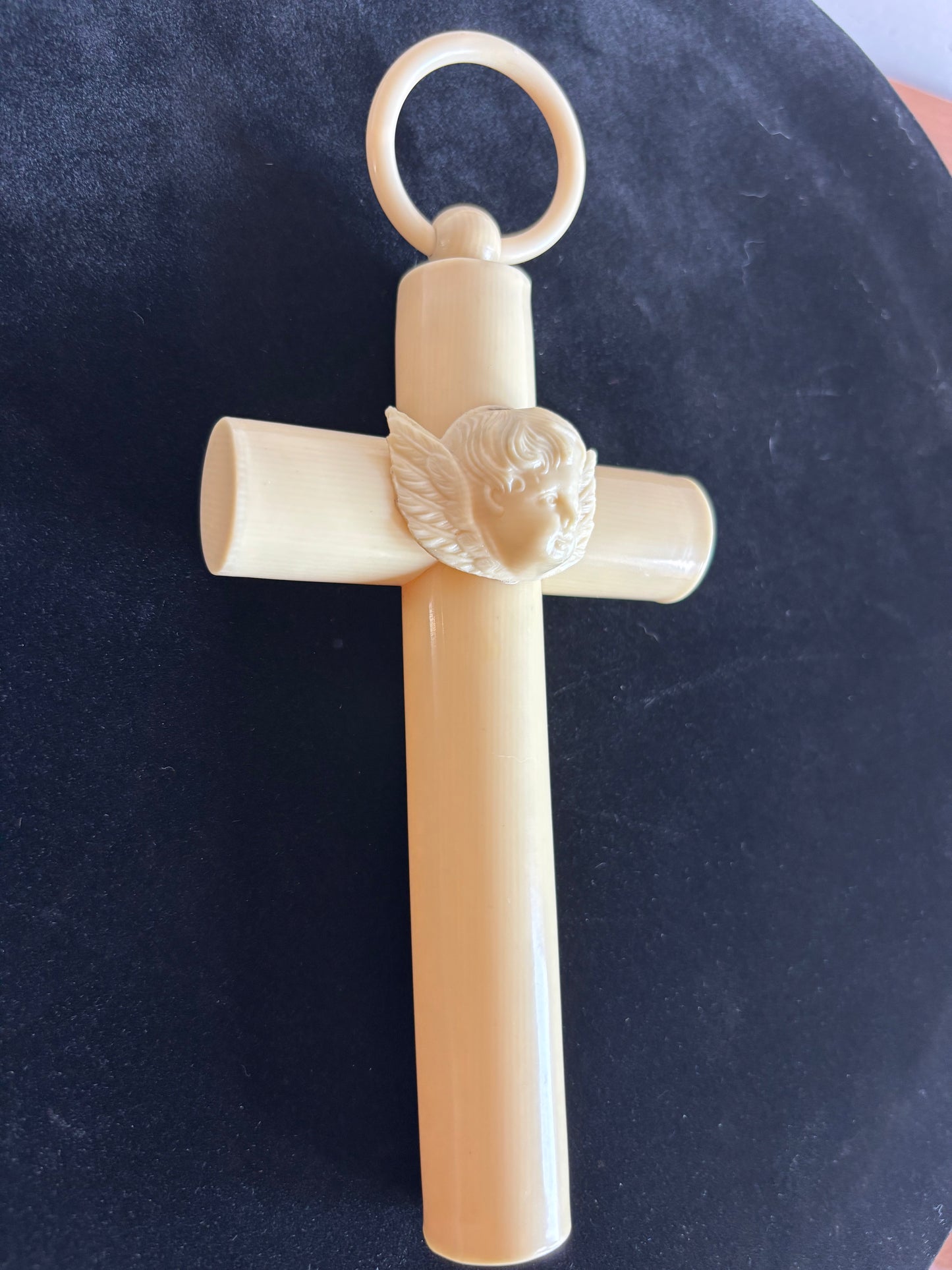 Französisches Wiegenkreuz mit Schutzengelchen