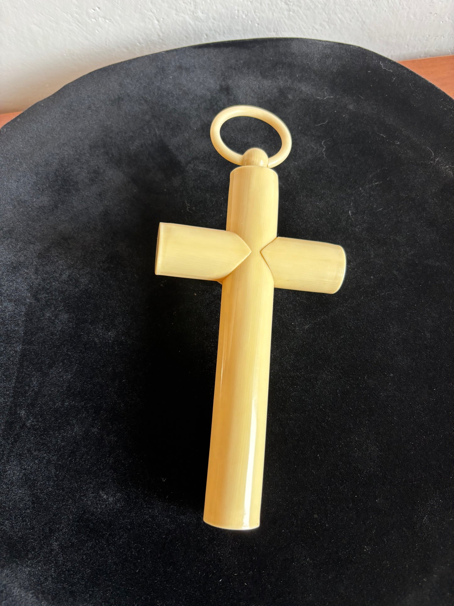 Französisches Wiegenkreuz mit Schutzengelchen