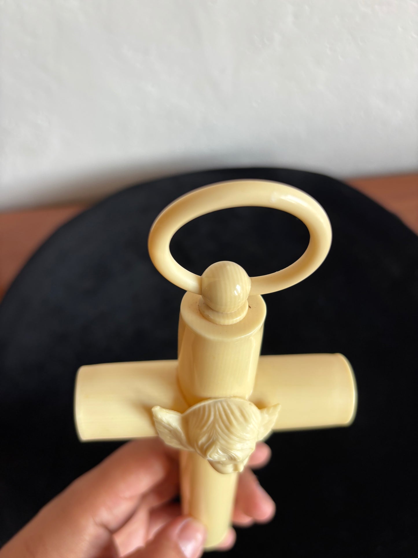 Französisches Wiegenkreuz mit Schutzengelchen