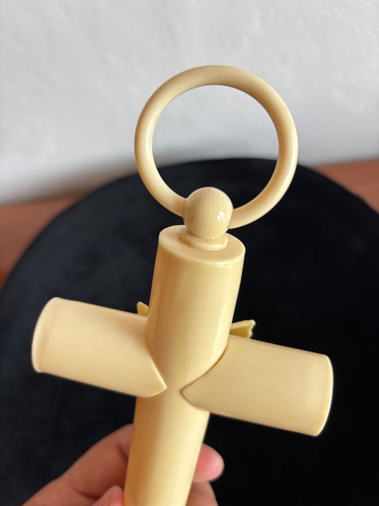 Französisches Wiegenkreuz mit Schutzengelchen