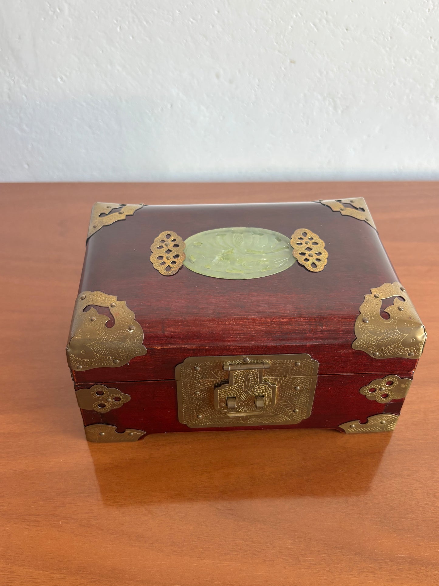 Portagioie vintage con carillon – Shanghai, lavorazione in legno e metallo