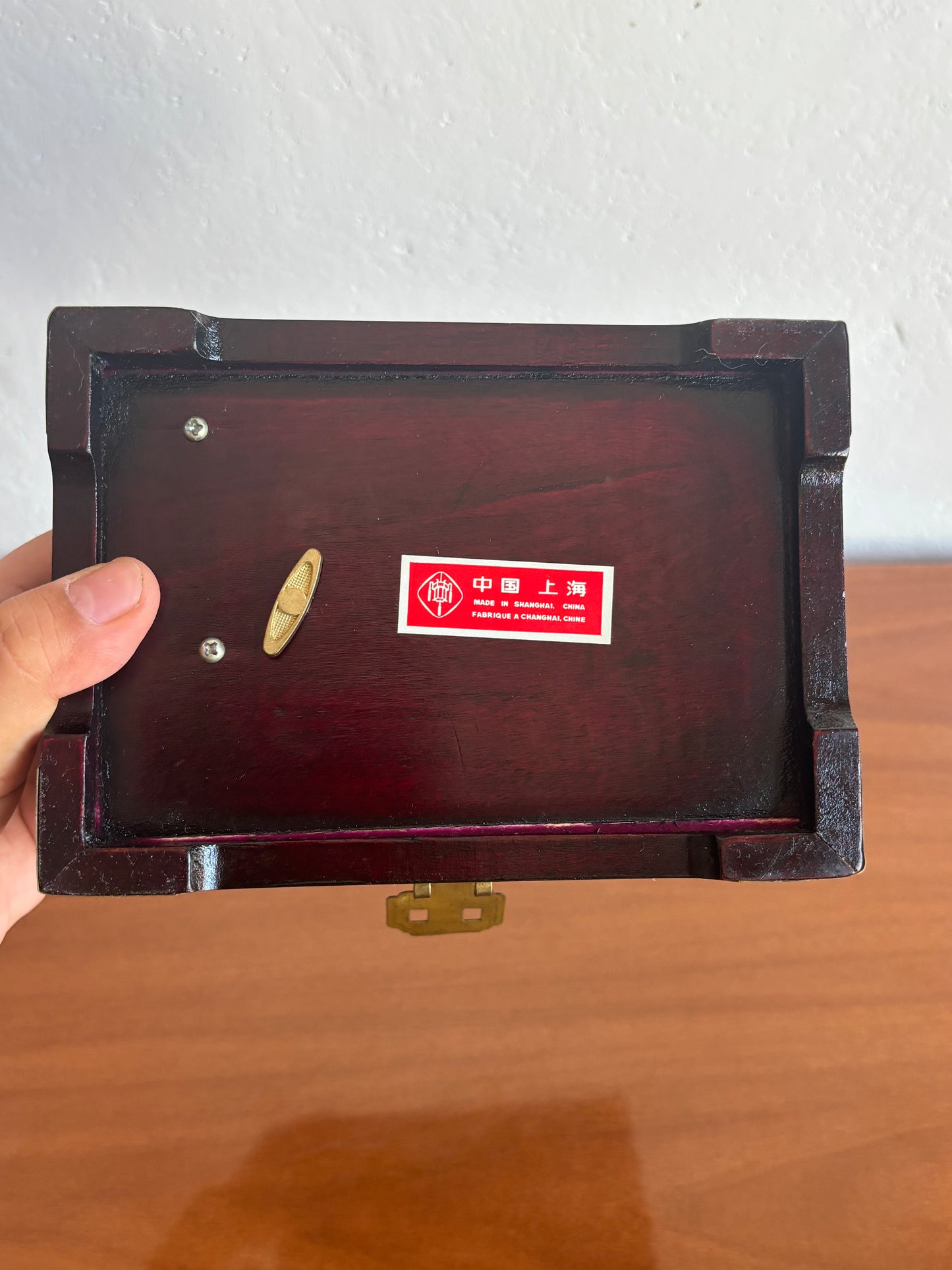 Portagioie vintage con carillon – Shanghai, lavorazione in legno e metallo