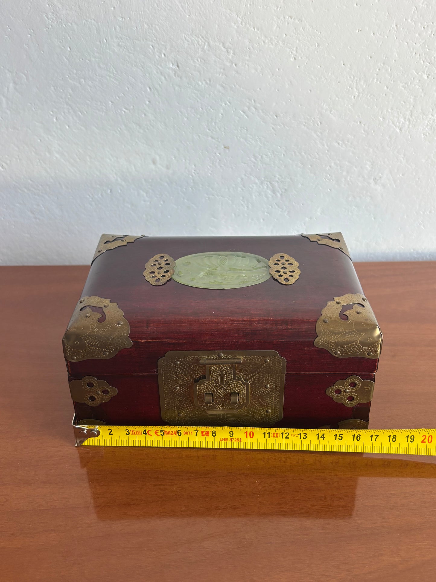 Portagioie vintage con carillon – Shanghai, lavorazione in legno e metallo