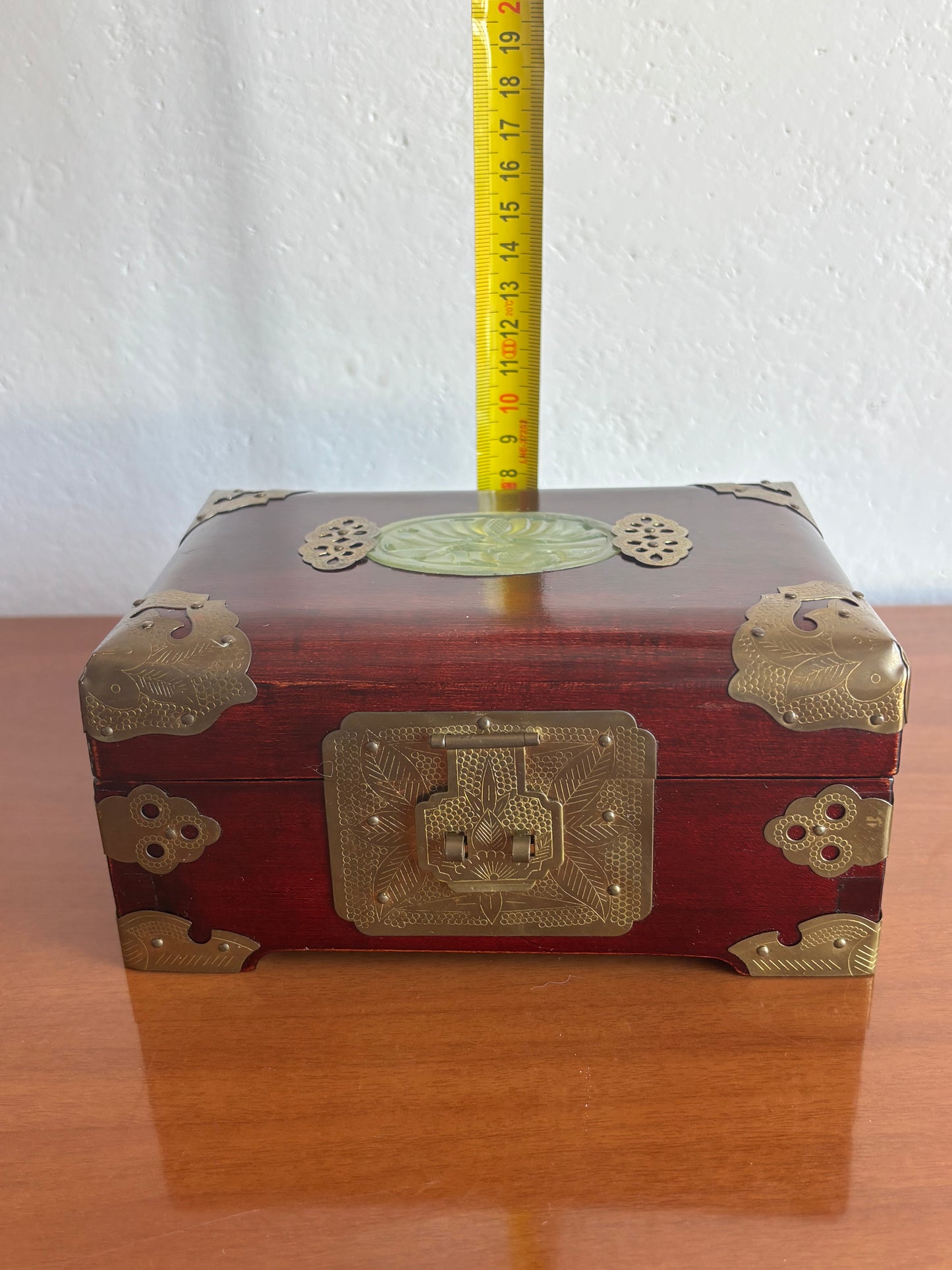 Portagioie vintage con carillon – Shanghai, lavorazione in legno e metallo