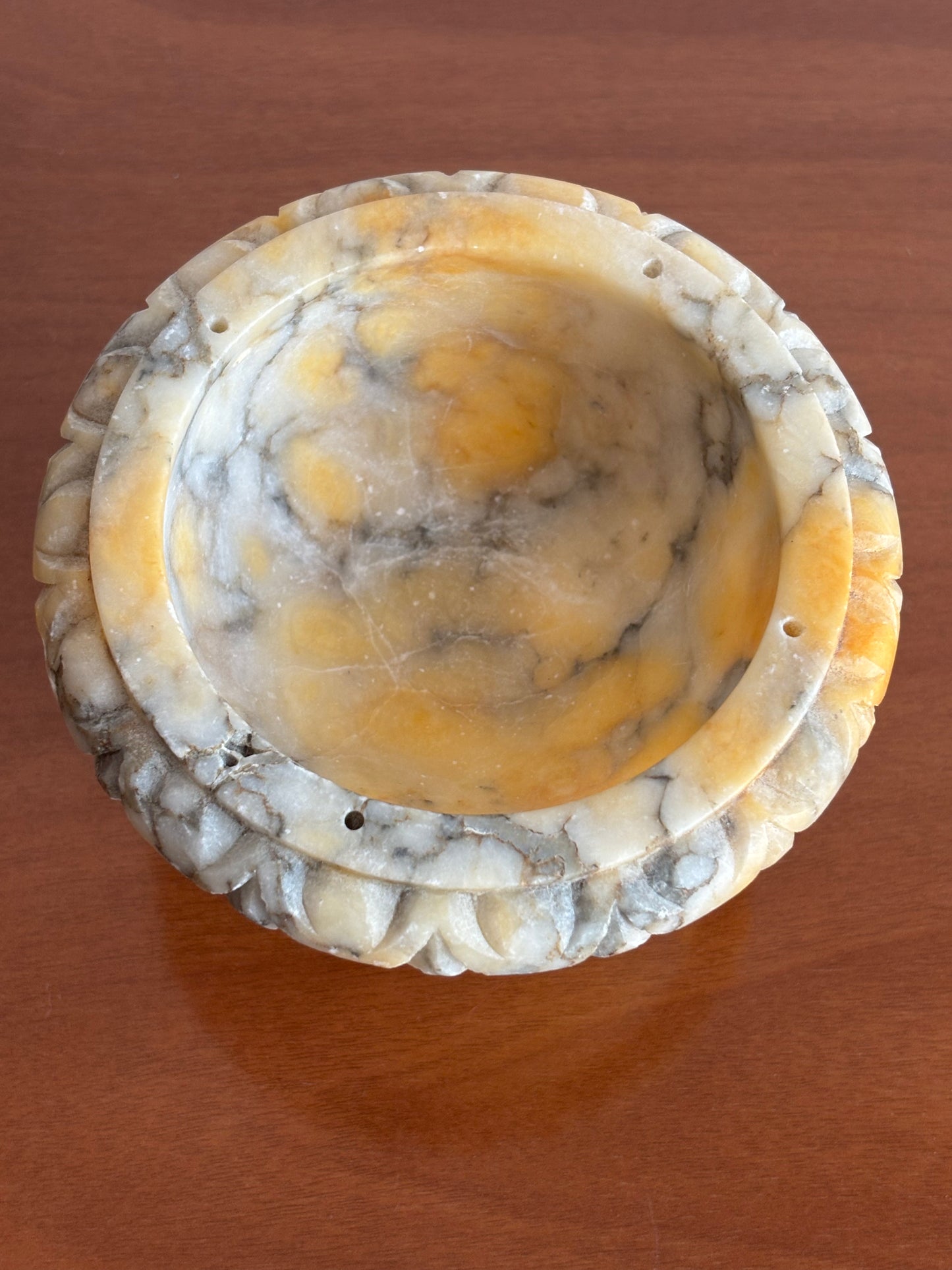 Fontanella da tavolo in alabastro giallo