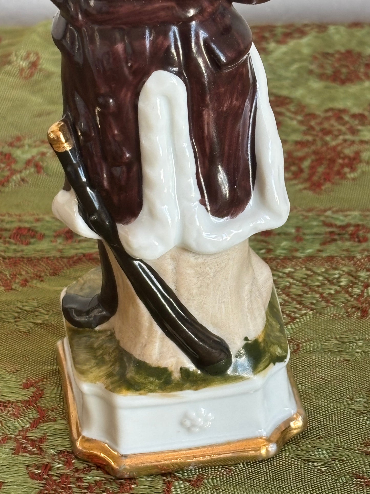 Soldato in ceramica stile napoleonico con fucile e baionetta – imitazione Capodimonte