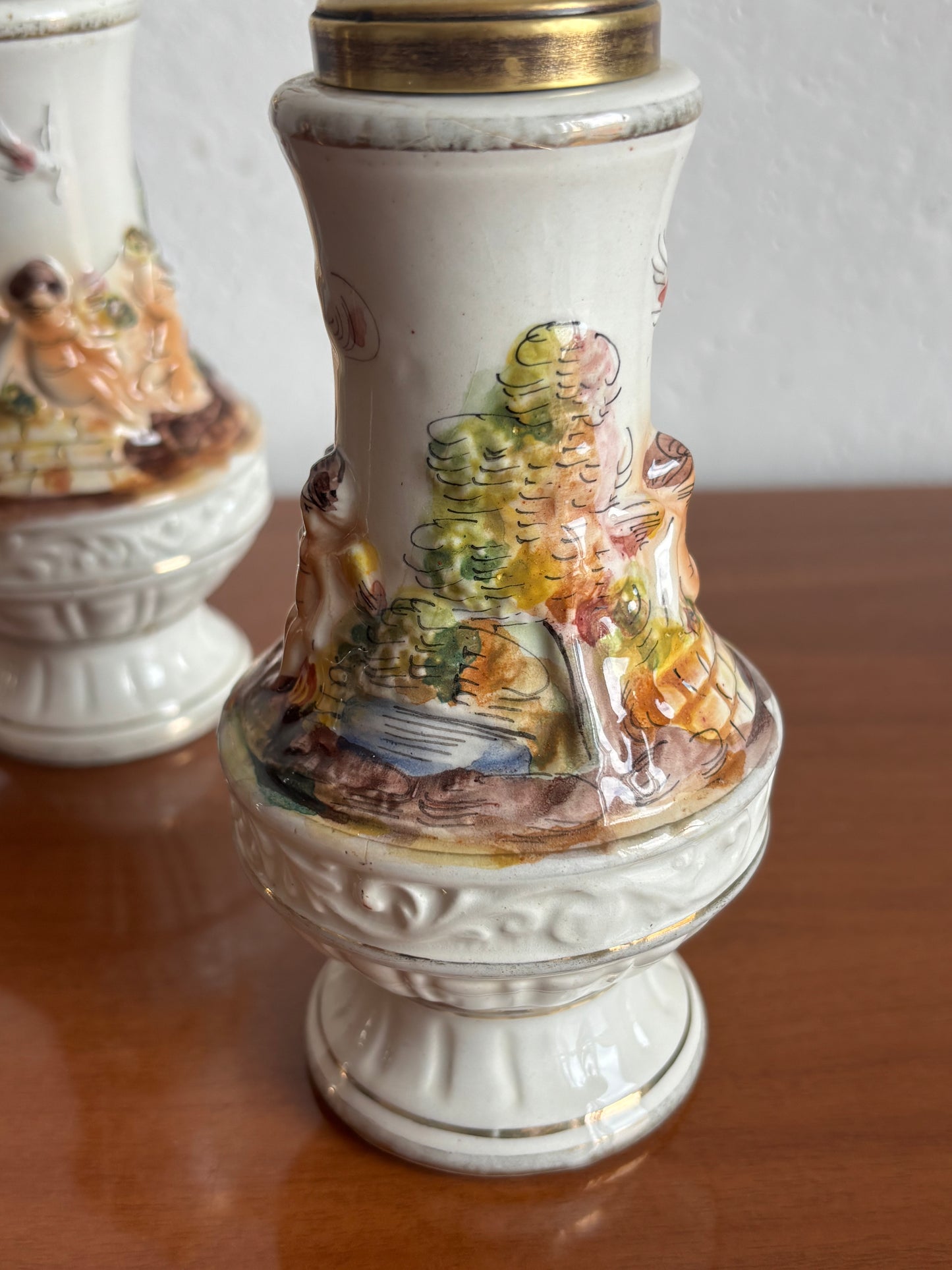 Set Sale e Pepe in Ceramica Stile Capodimonte con Decorazioni a Rilievo