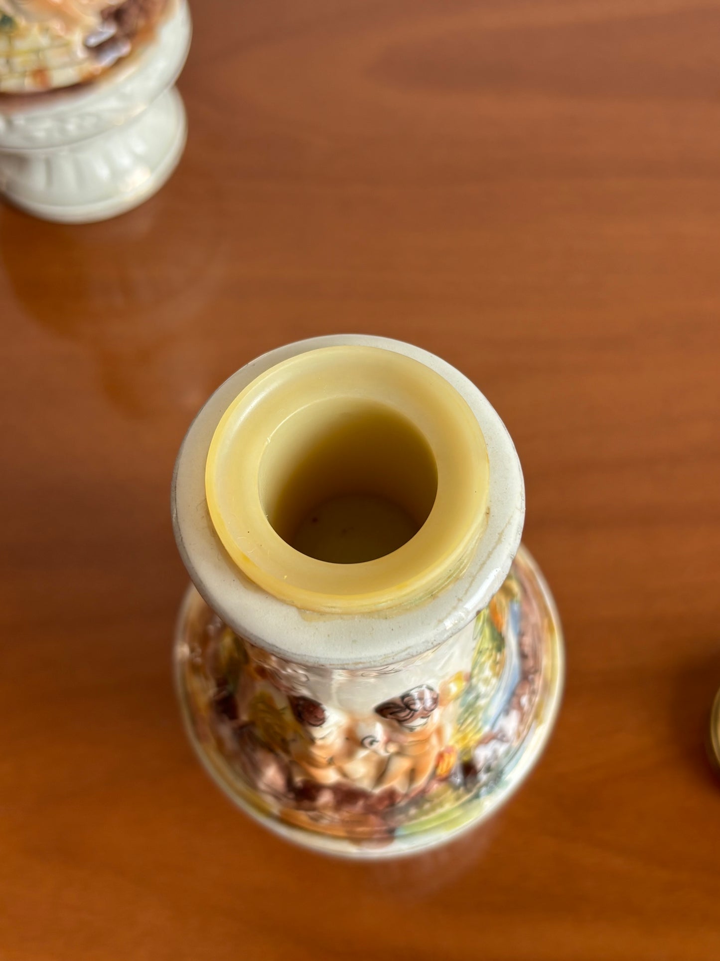 Set Sale e Pepe in Ceramica Stile Capodimonte con Decorazioni a Rilievo