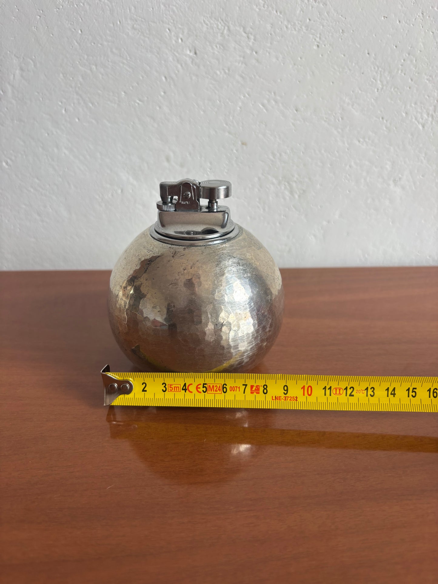 Accendino Space Age in Metallo Martellato – Modernariato Italiano Anni ’70 (Atelier des Orfèvres)