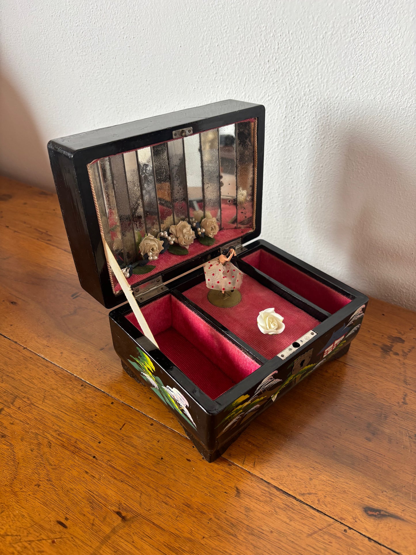 Portagioie giapponese vintage con carillon funzionante – coppia danzante e fiori